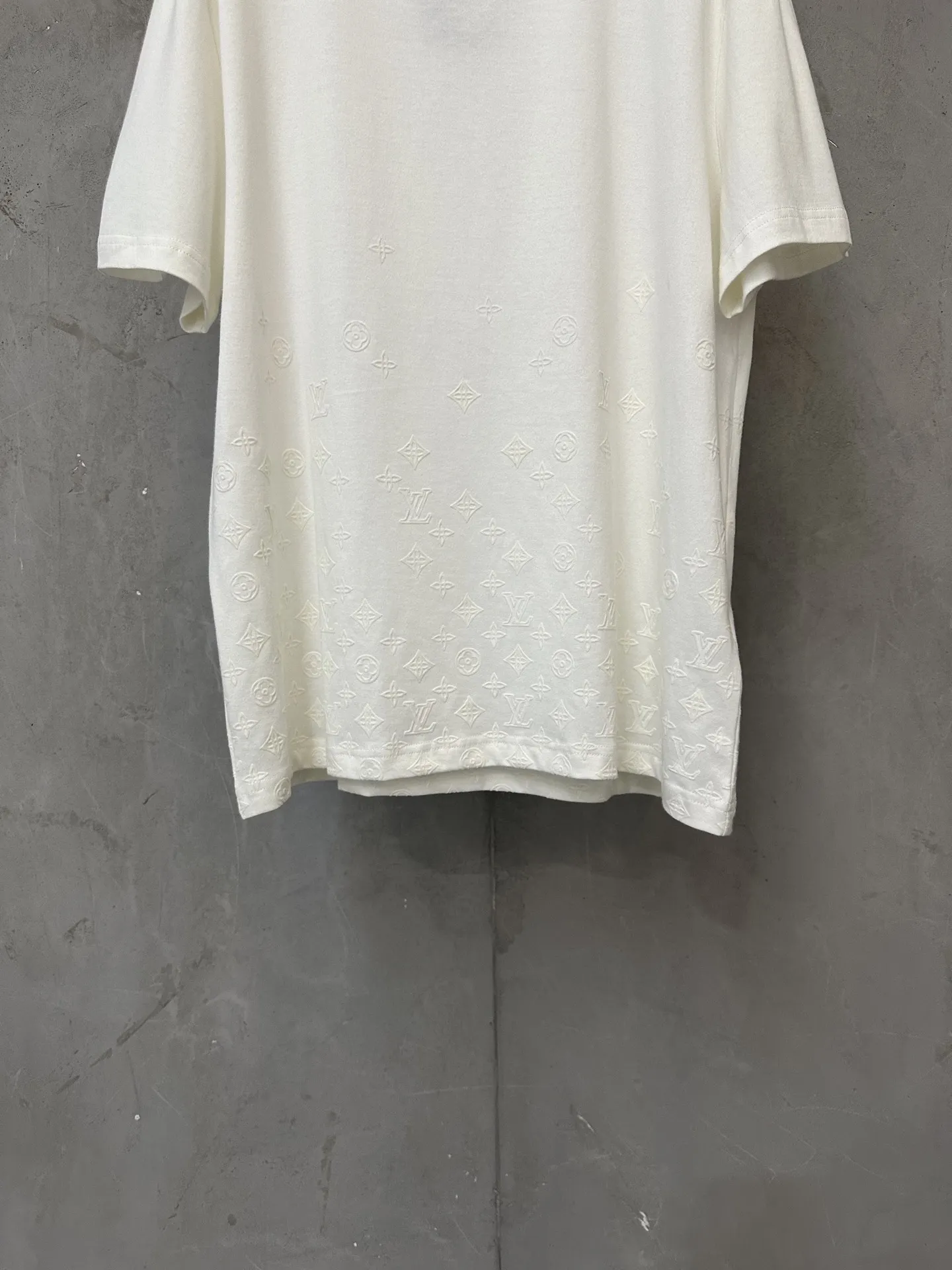 Monogram Gradient Flocked T-Shirt D21022206 — view 4