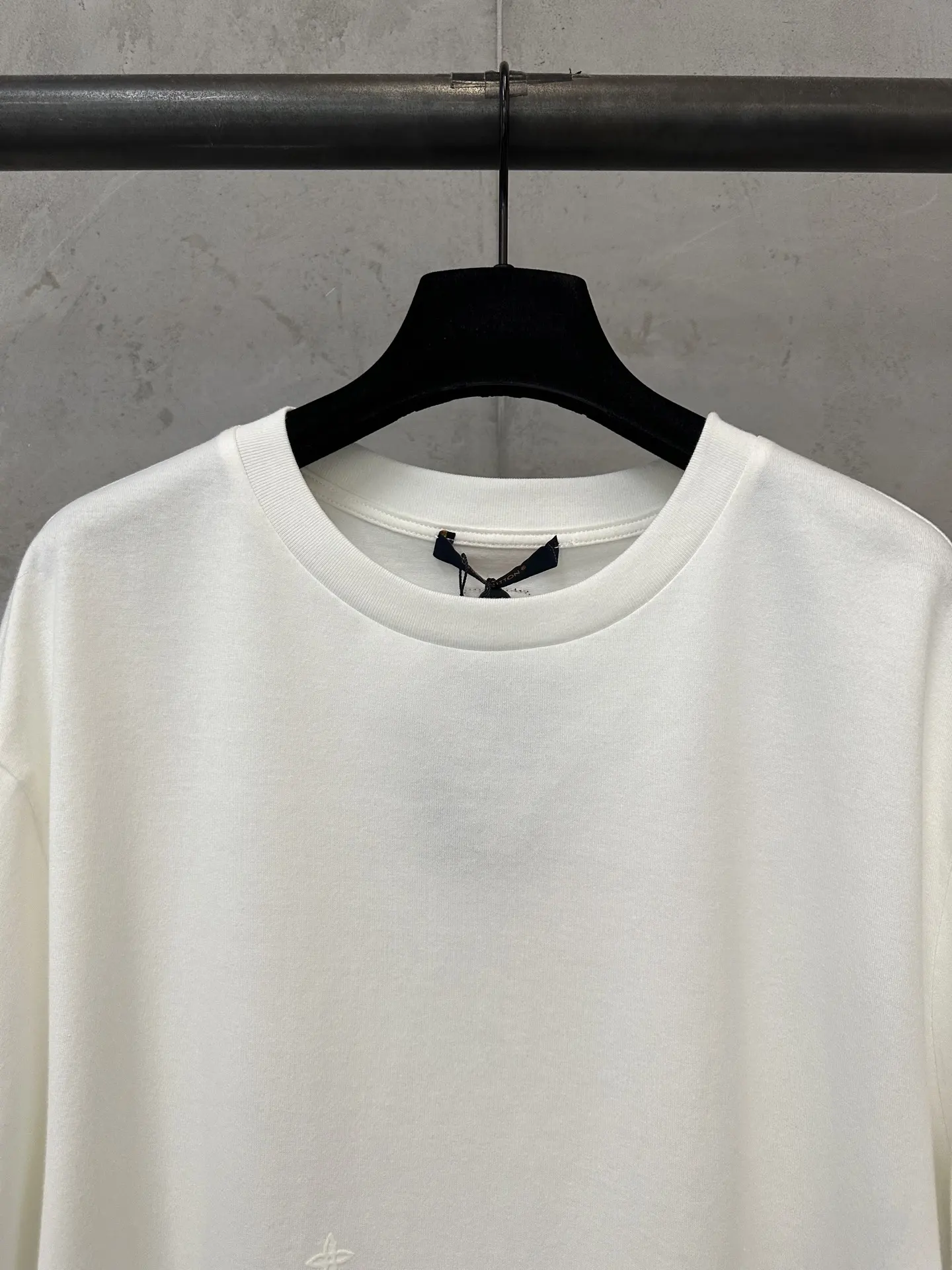 Monogram Gradient Flocked T-Shirt D21022206 — view 5