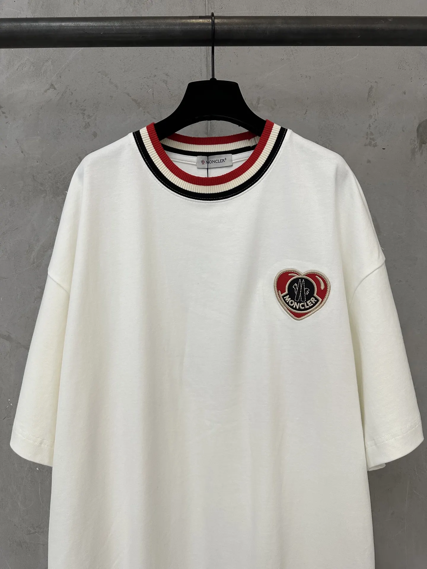 Logo-Embroidered Contrast-Trim Cotton T-Shirt D21011460 — view 3