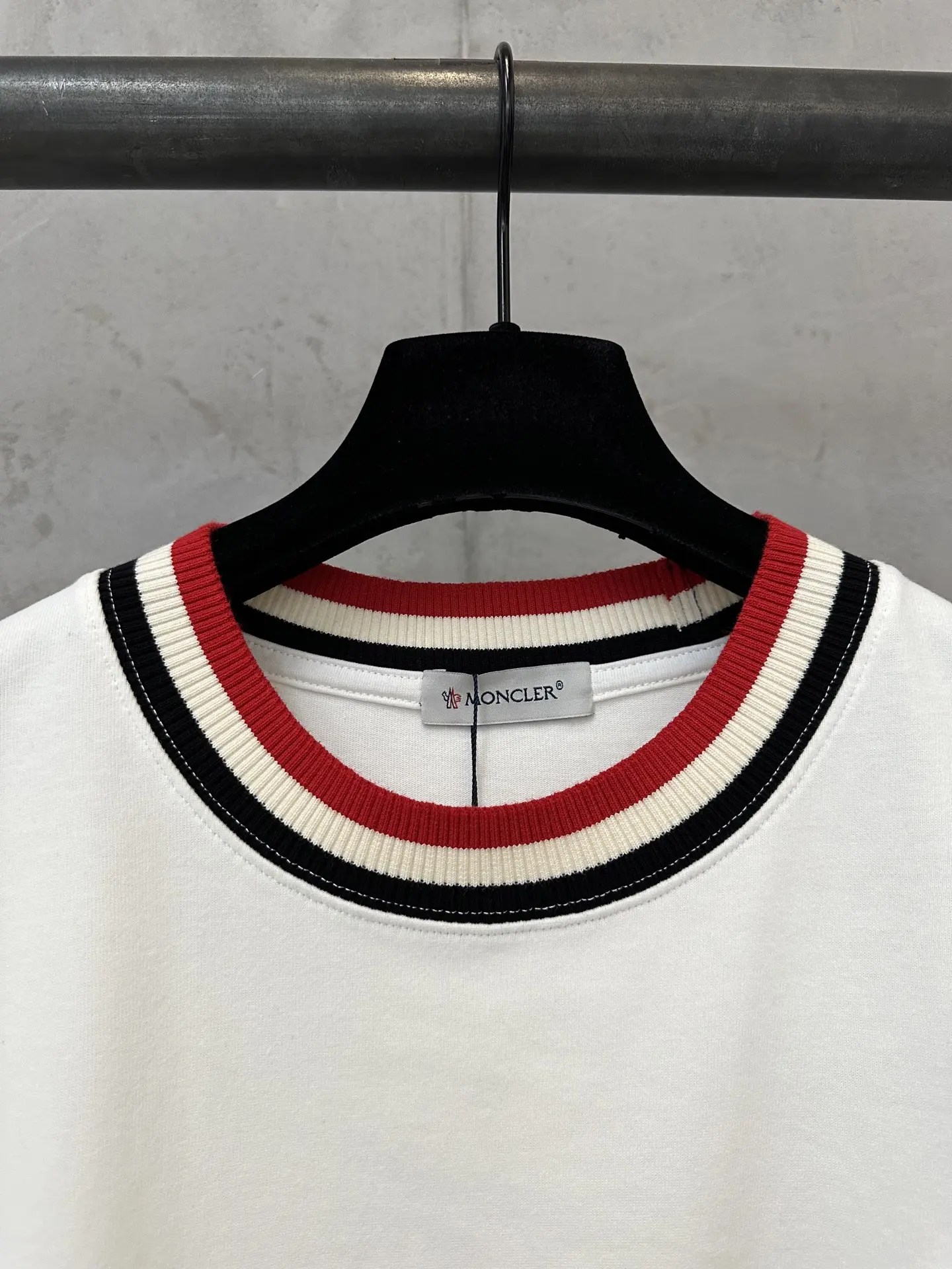 Logo-Embroidered Contrast-Trim Cotton T-Shirt D21011460 — view 5