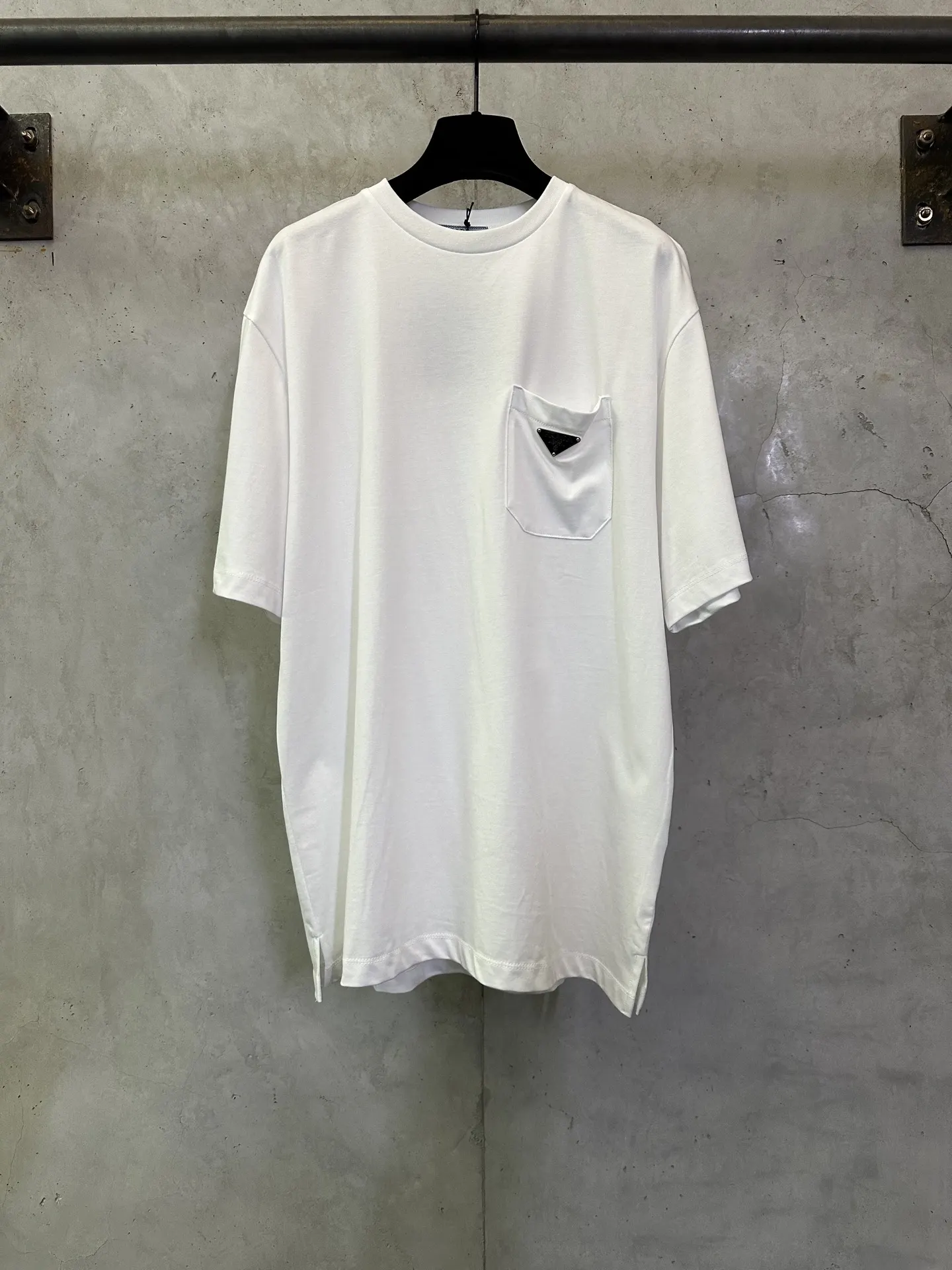 Logo-Badge Cotton Pocket T-Shirt D21012400