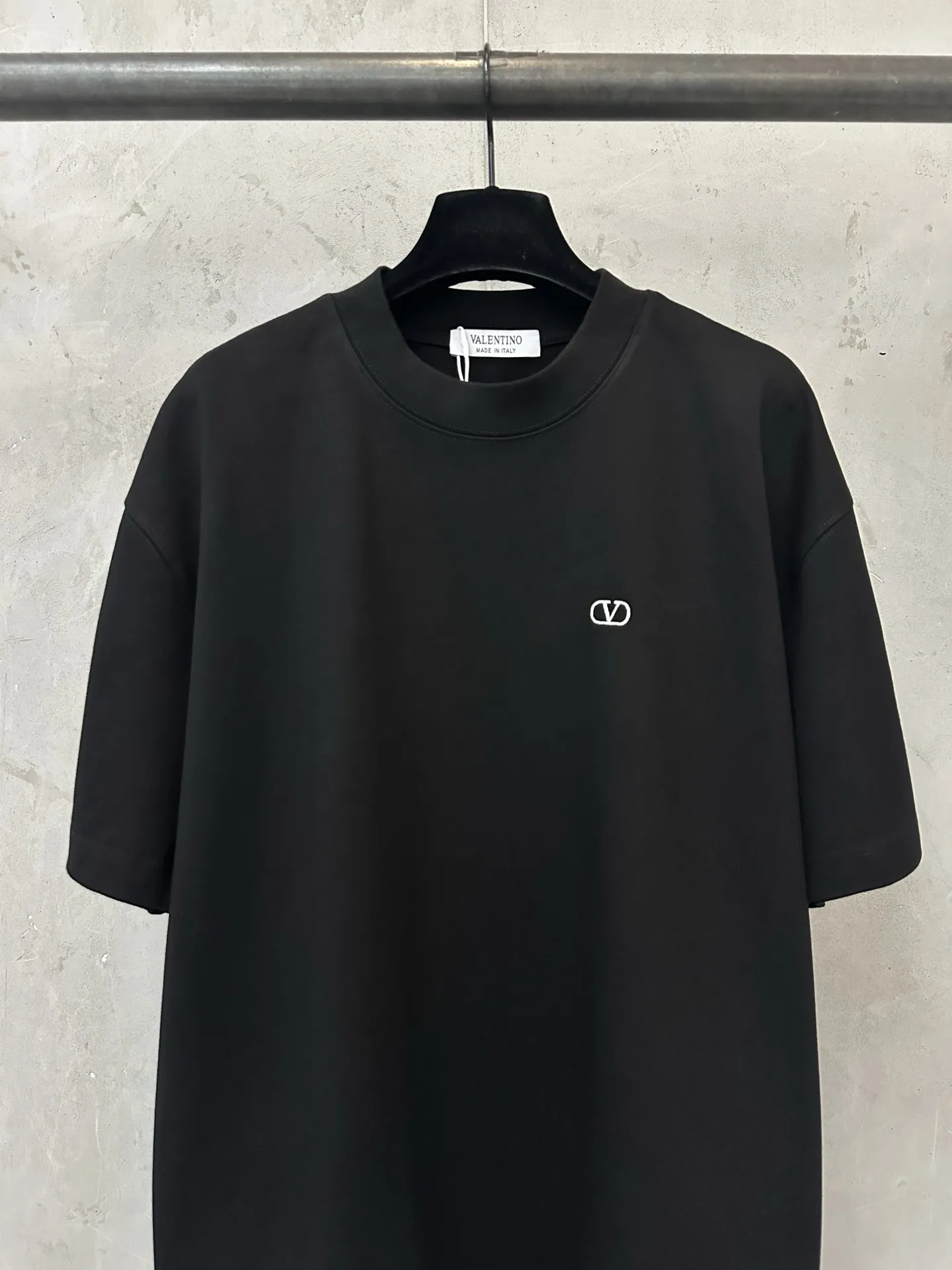 VLogo Embroidered Heavyweight Cotton T-Shirt D21018876 — view 3
