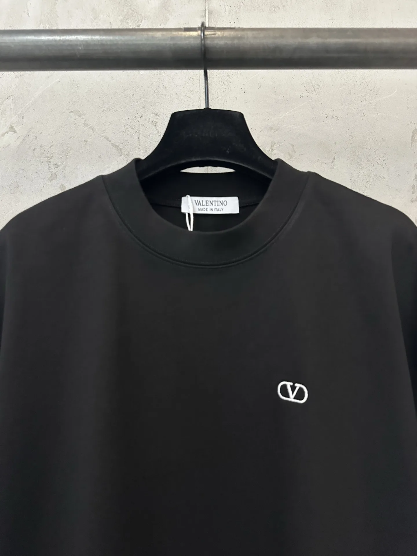 VLogo Embroidered Heavyweight Cotton T-Shirt D21018876 — view 5