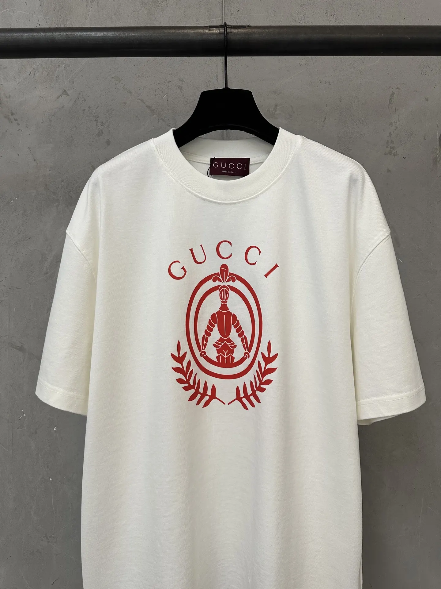 Knight Crest Logo Heavyweight Cotton T-Shirt D21022291 — view 3