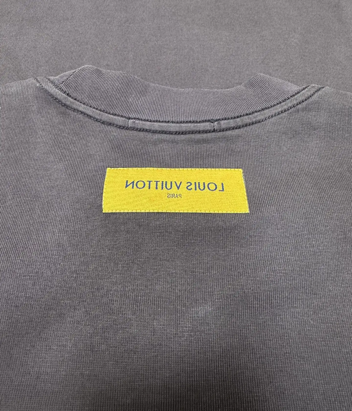 Embossed Logo Heavyweight Cotton T-Shirt D21020490 — view 8