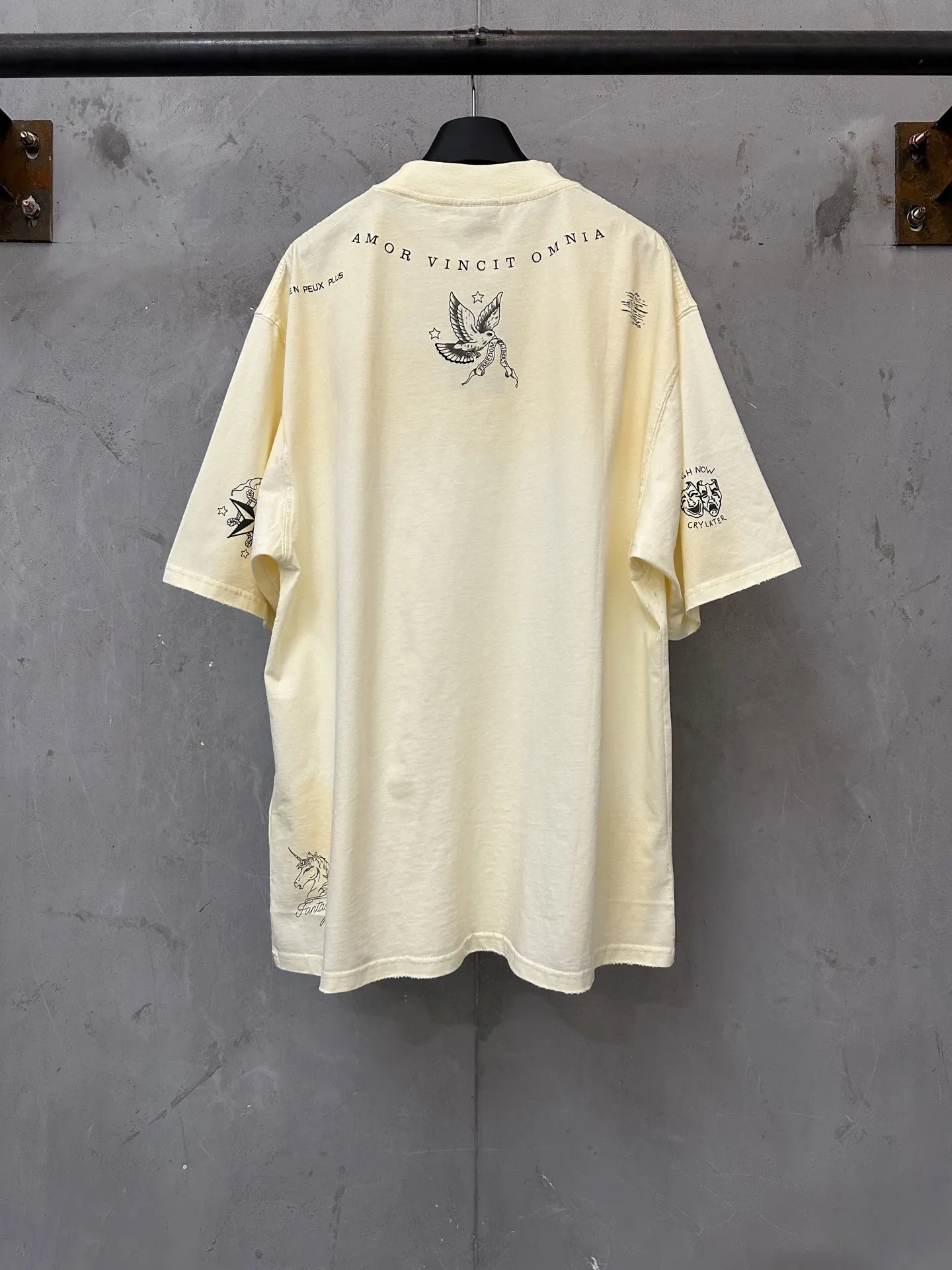 Classic Ink Script Logo T-Shirt D21518887 — view 2