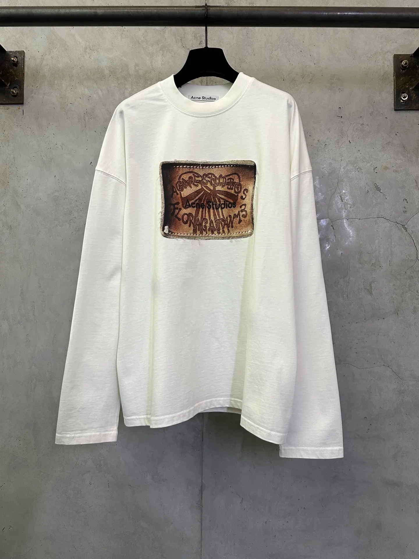 Vintage Logo Patch Long-Sleeve T-Shirt D22023744