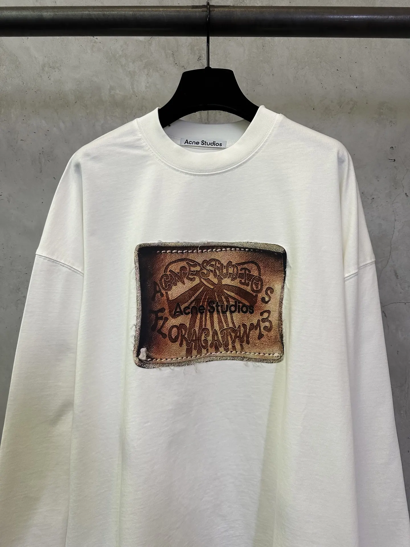Vintage Logo Patch Long-Sleeve T-Shirt D22023744 — view 3