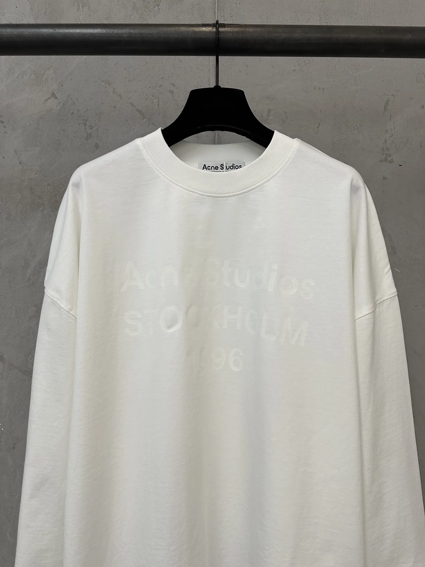 1996 Logo-Embossed Long-Sleeve T-Shirt D22018891 — view 3