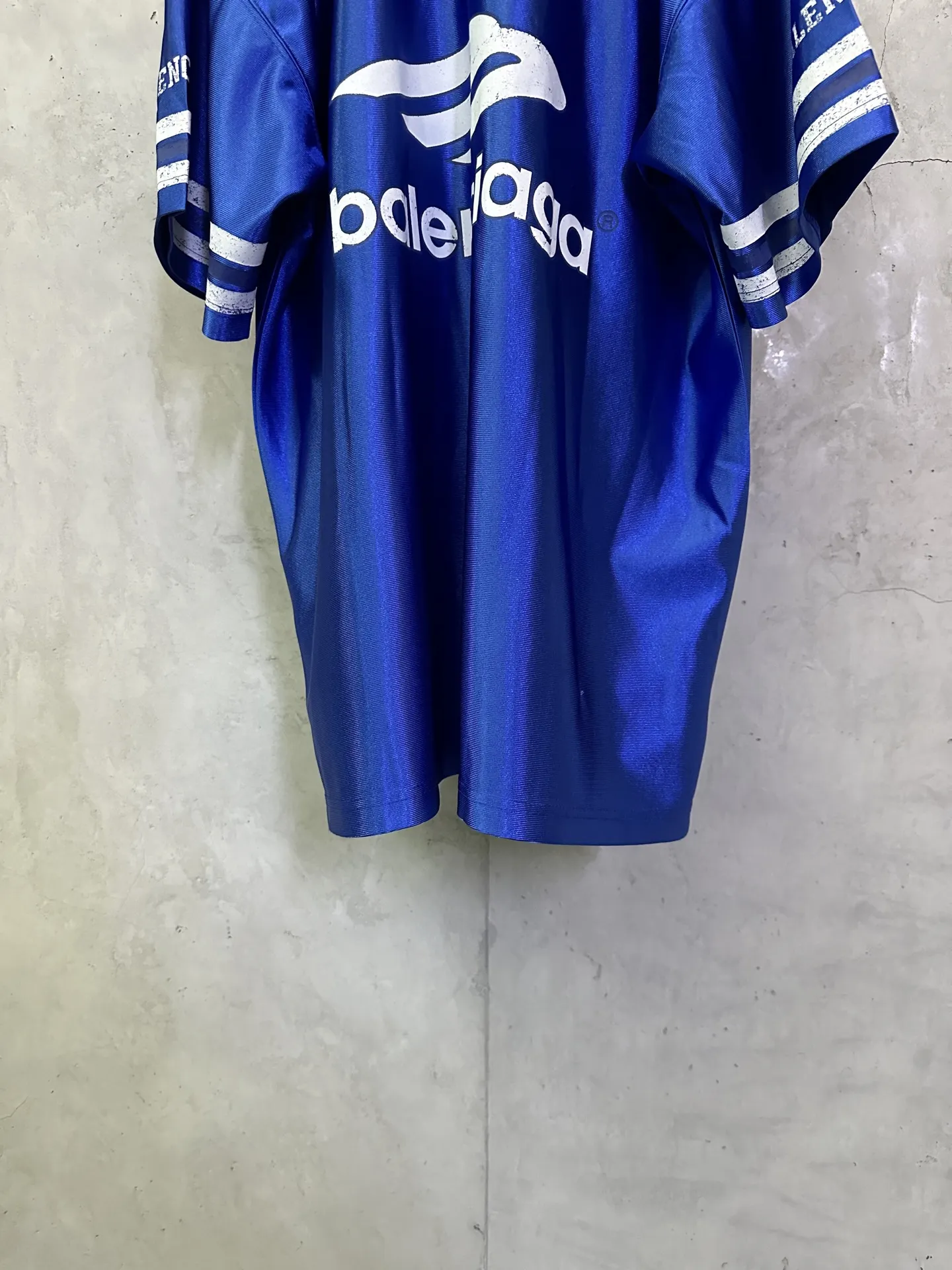Logo-Embroidered V-Neck Rugby Jersey T-Shirt D22011210 — view 6