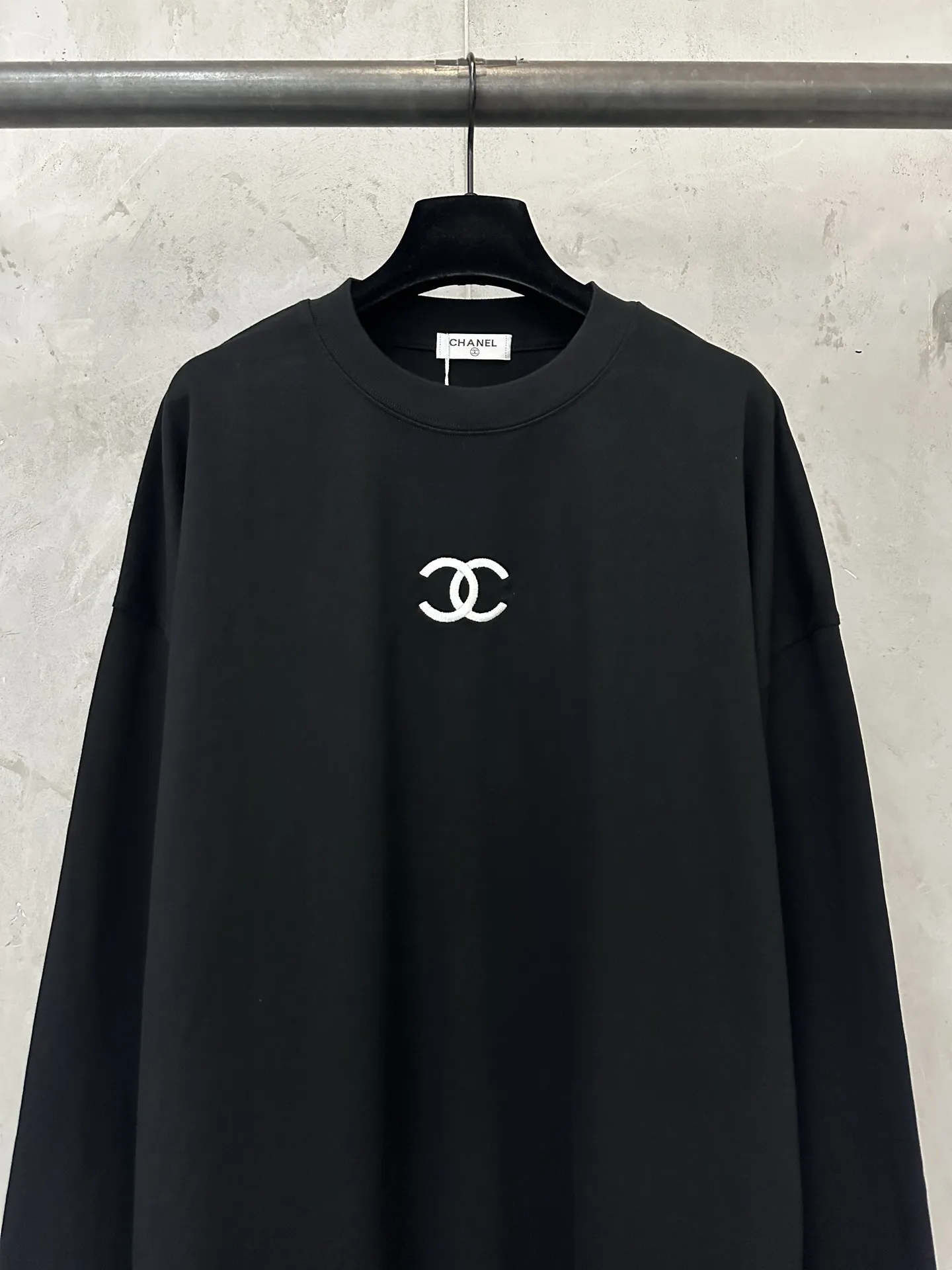 Logo Embroidered Long-Sleeve T-Shirt D22023084 — view 3