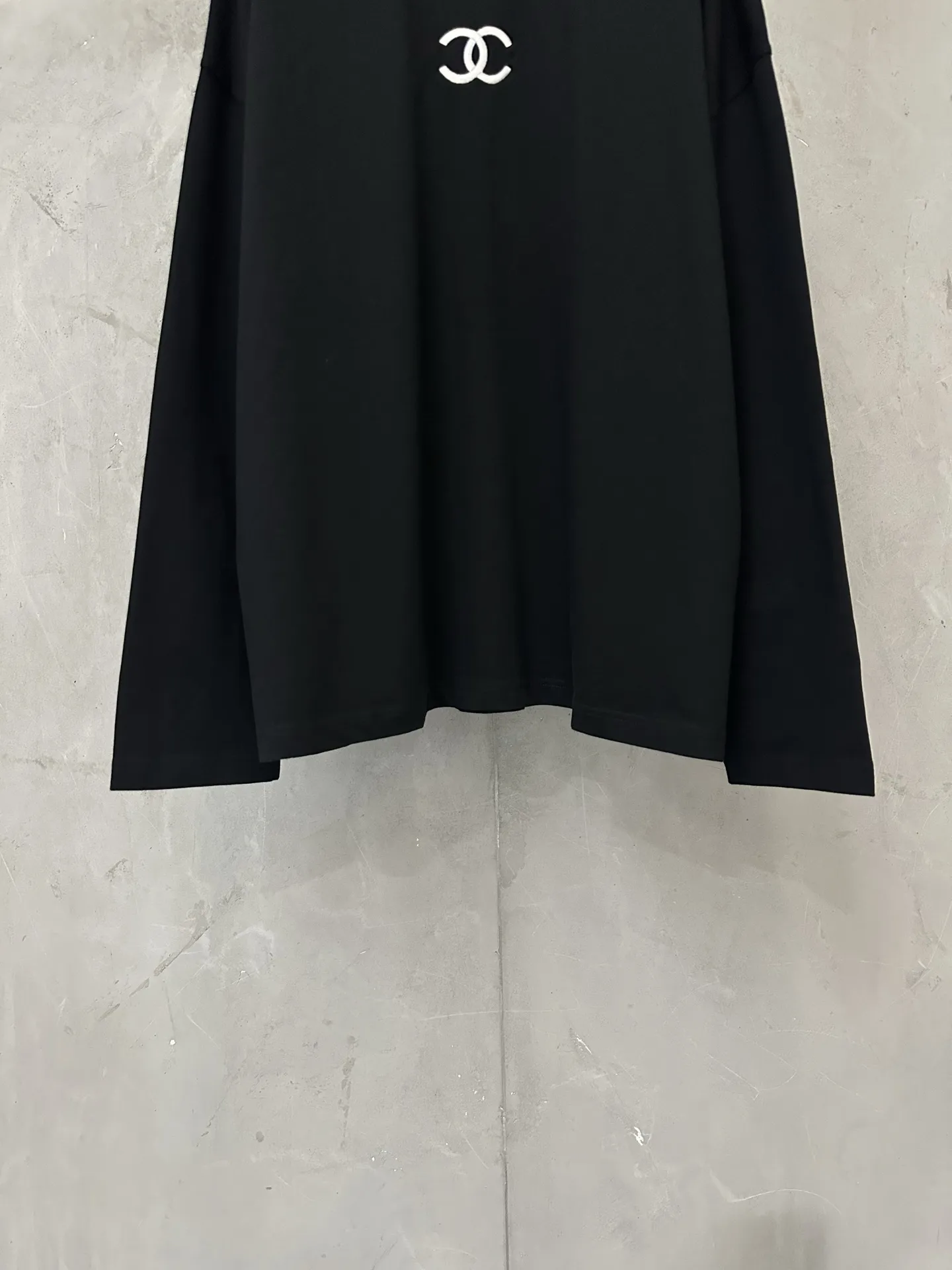 Logo Embroidered Long-Sleeve T-Shirt D22023084 — view 4