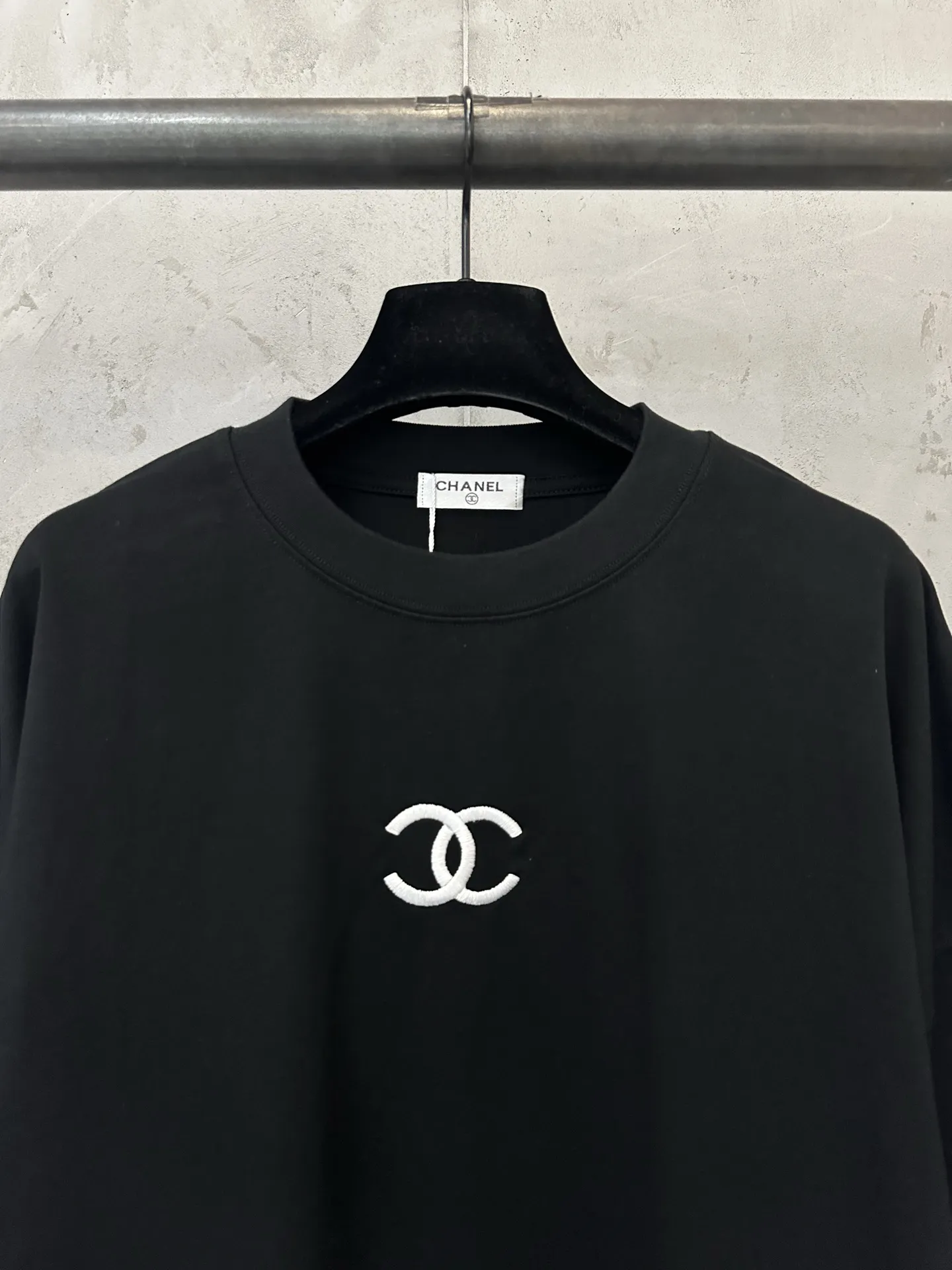 Logo Embroidered Long-Sleeve T-Shirt D22023084 — view 5