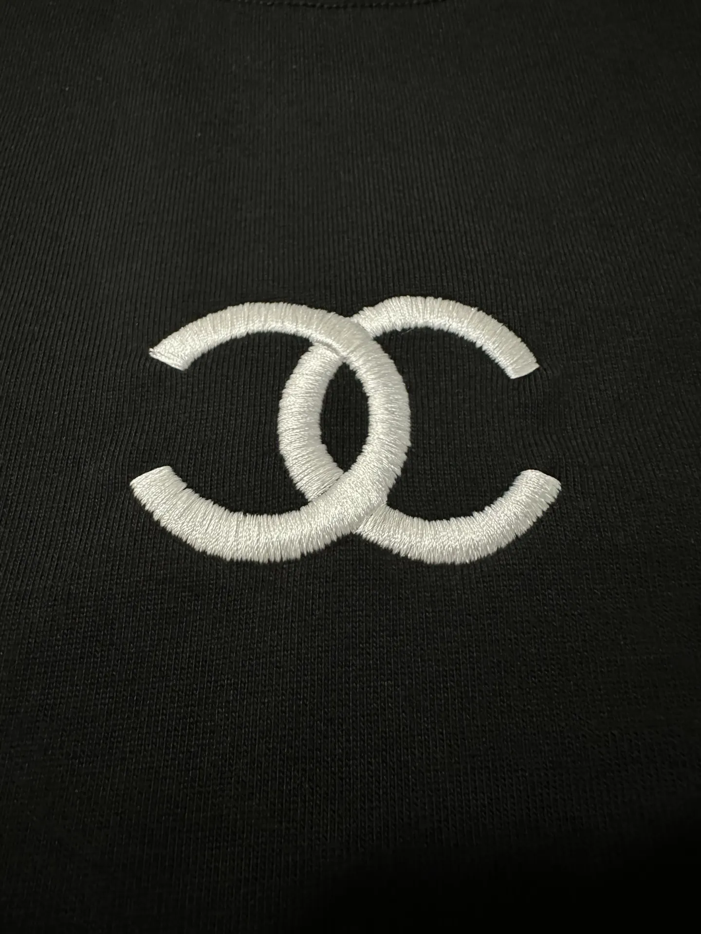 Logo Embroidered Long-Sleeve T-Shirt D22023084 — view 7