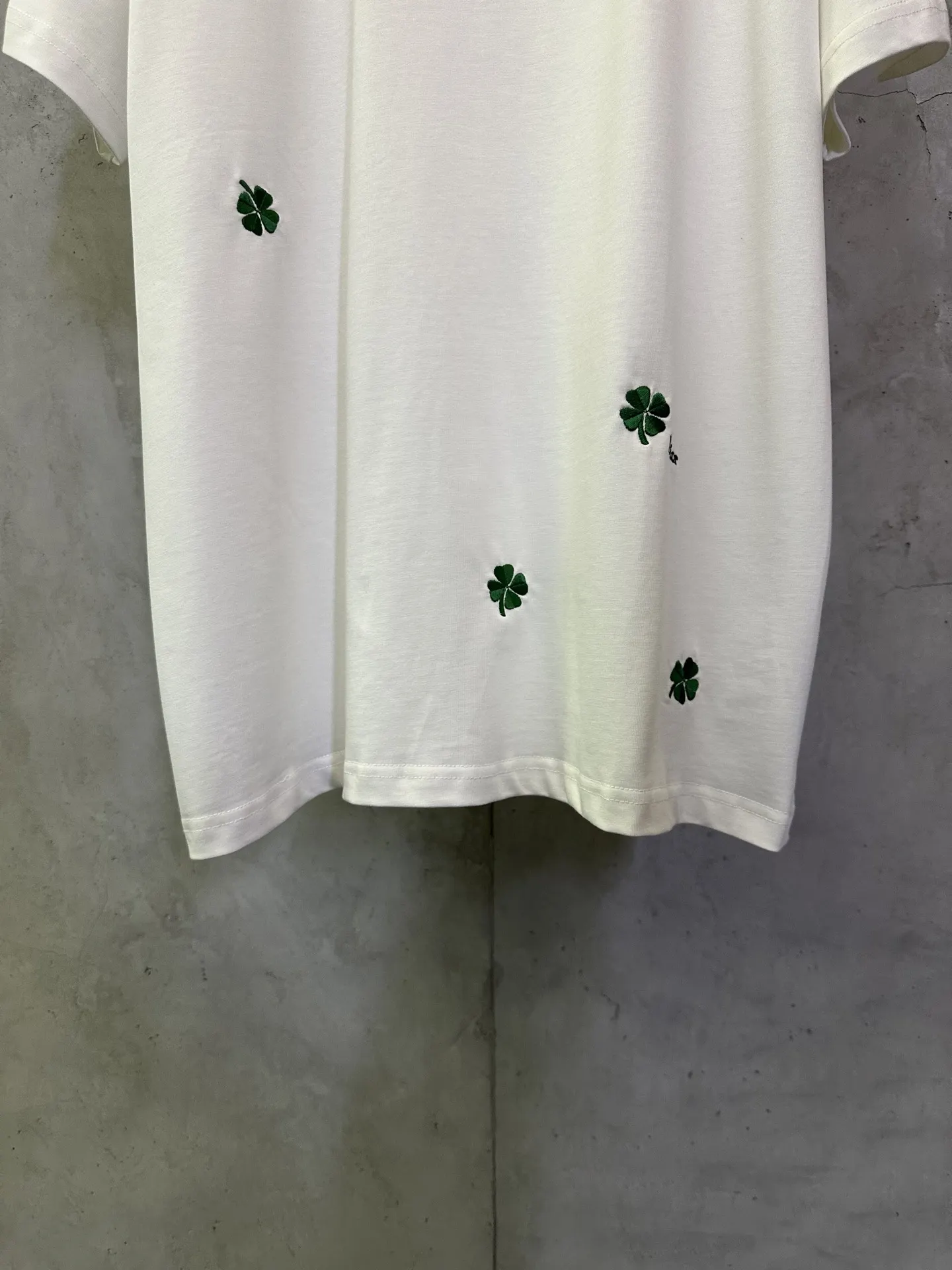 Clover Embroidered Cotton Jersey T-Shirt D22012402 — view 4