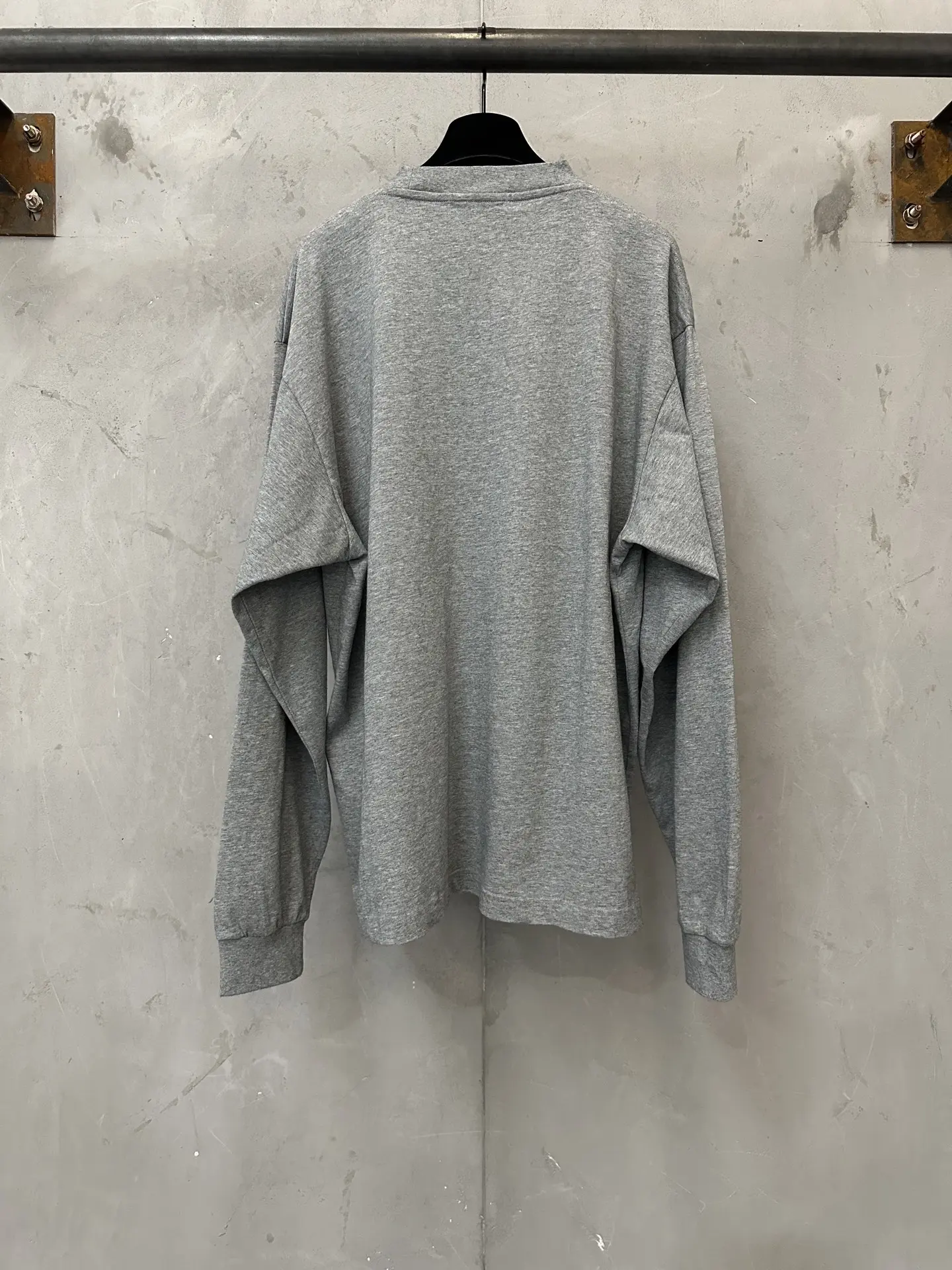 Embroidered Logo Long-Sleeve T-Shirt D22020475 — view 2