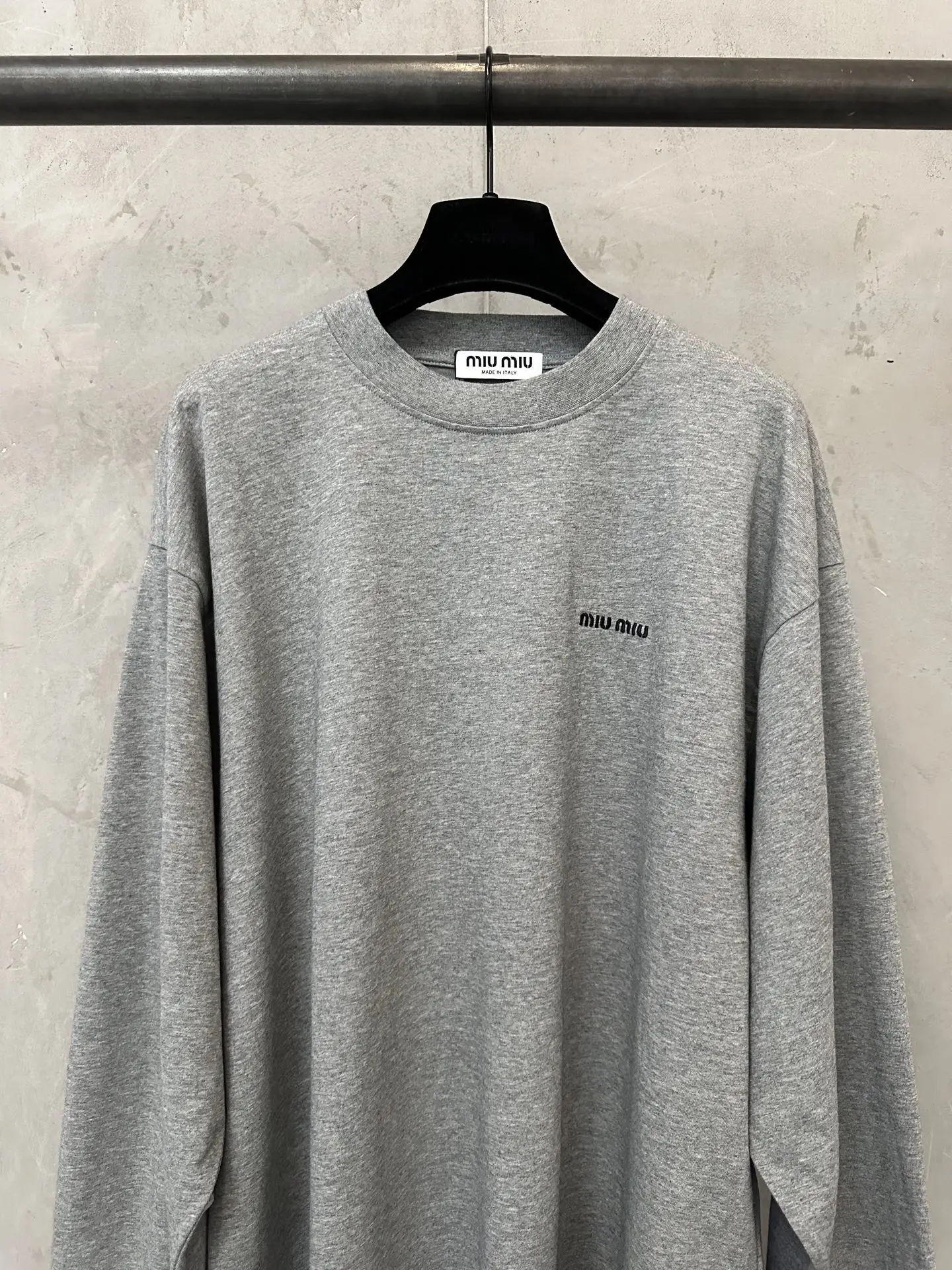 Embroidered Logo Long-Sleeve T-Shirt D22020475 — view 3