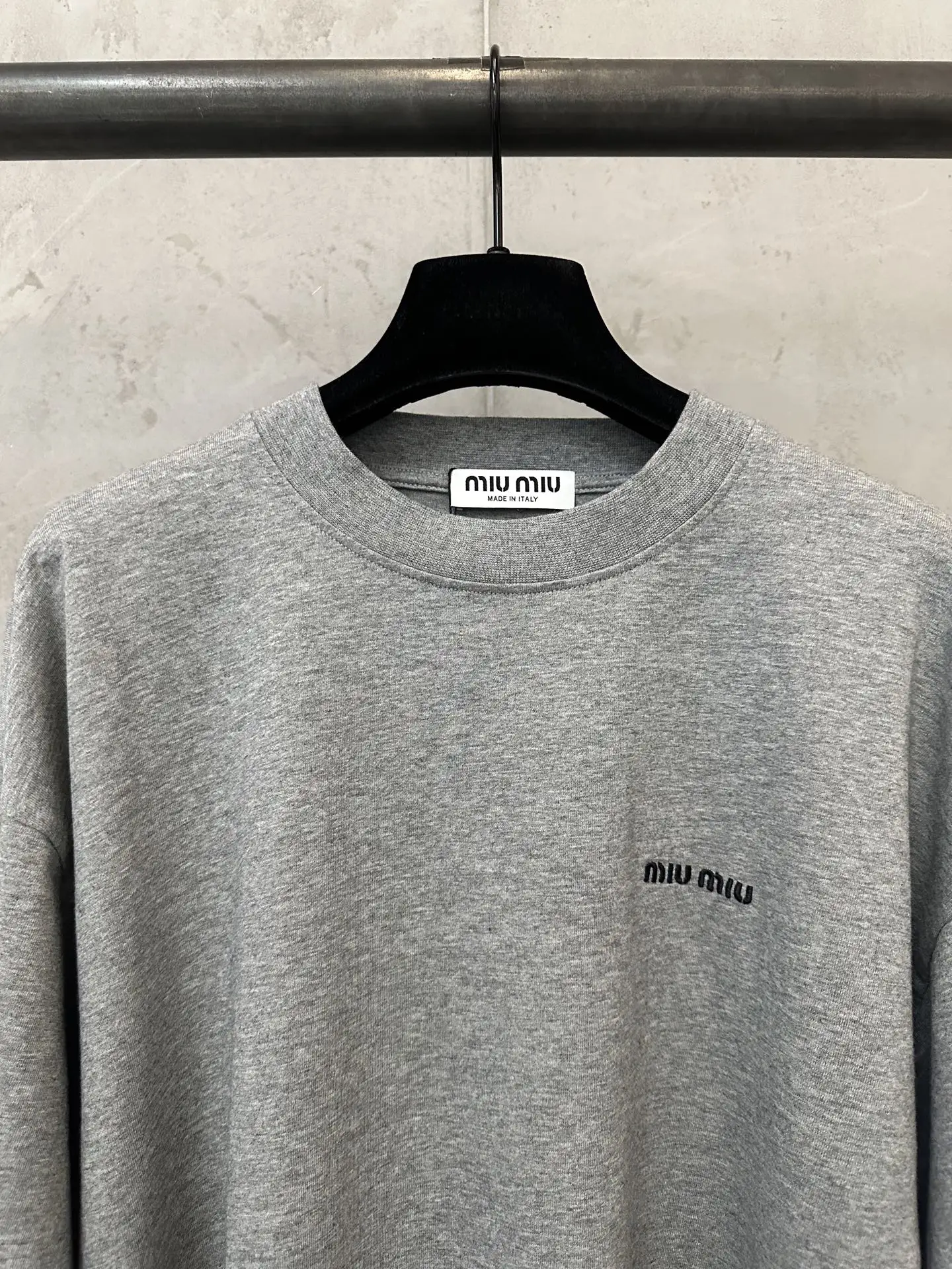 Embroidered Logo Long-Sleeve T-Shirt D22020475 — view 5