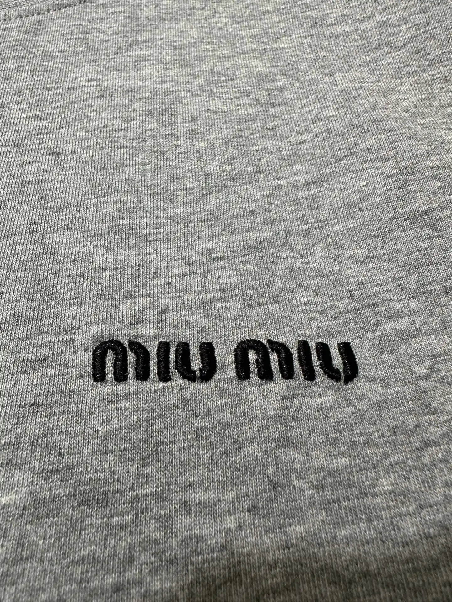 Embroidered Logo Long-Sleeve T-Shirt D22020475 — view 7