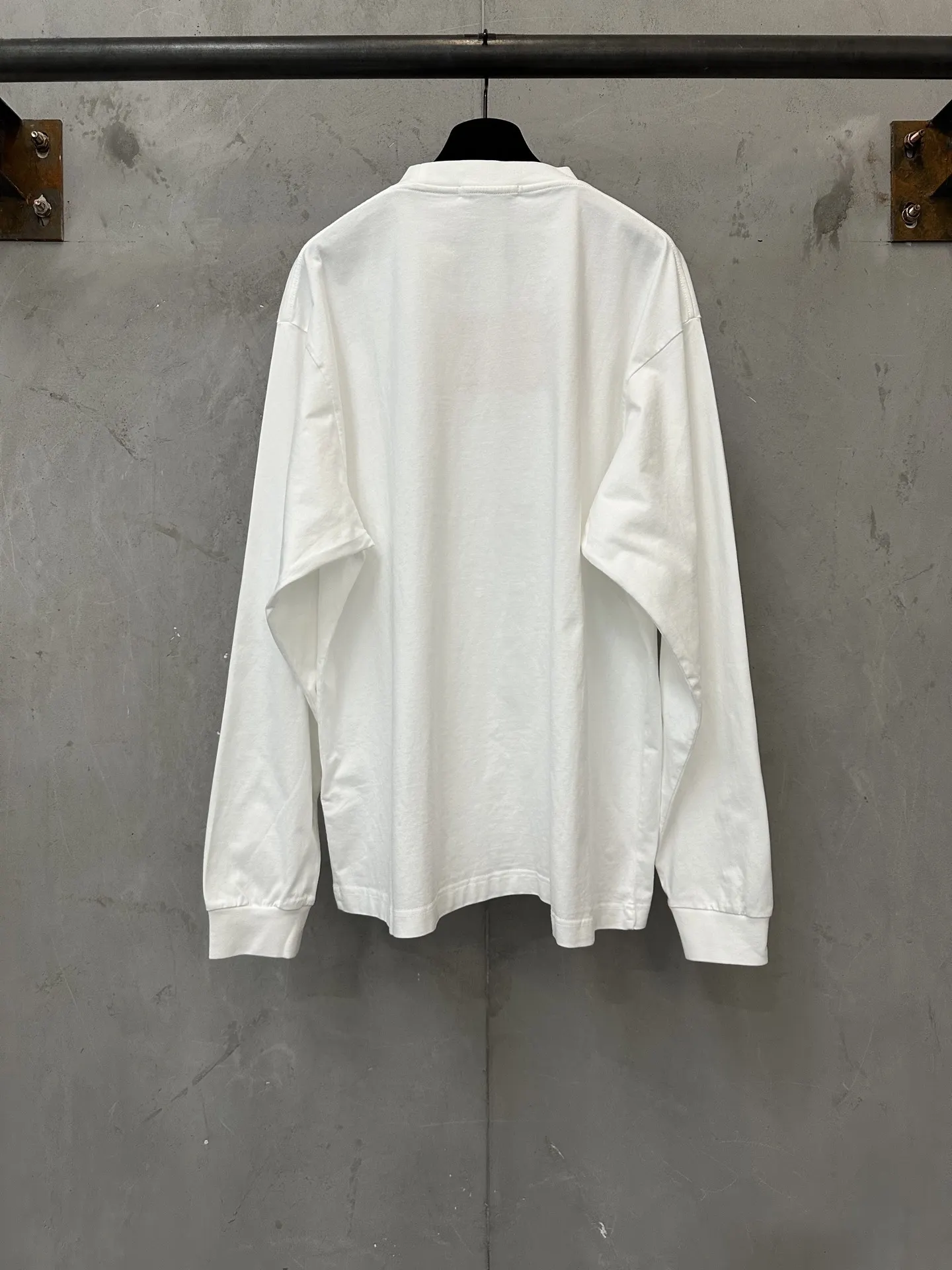 Logo-Embroidered Long-Sleeve T-Shirt D22020476 — view 2