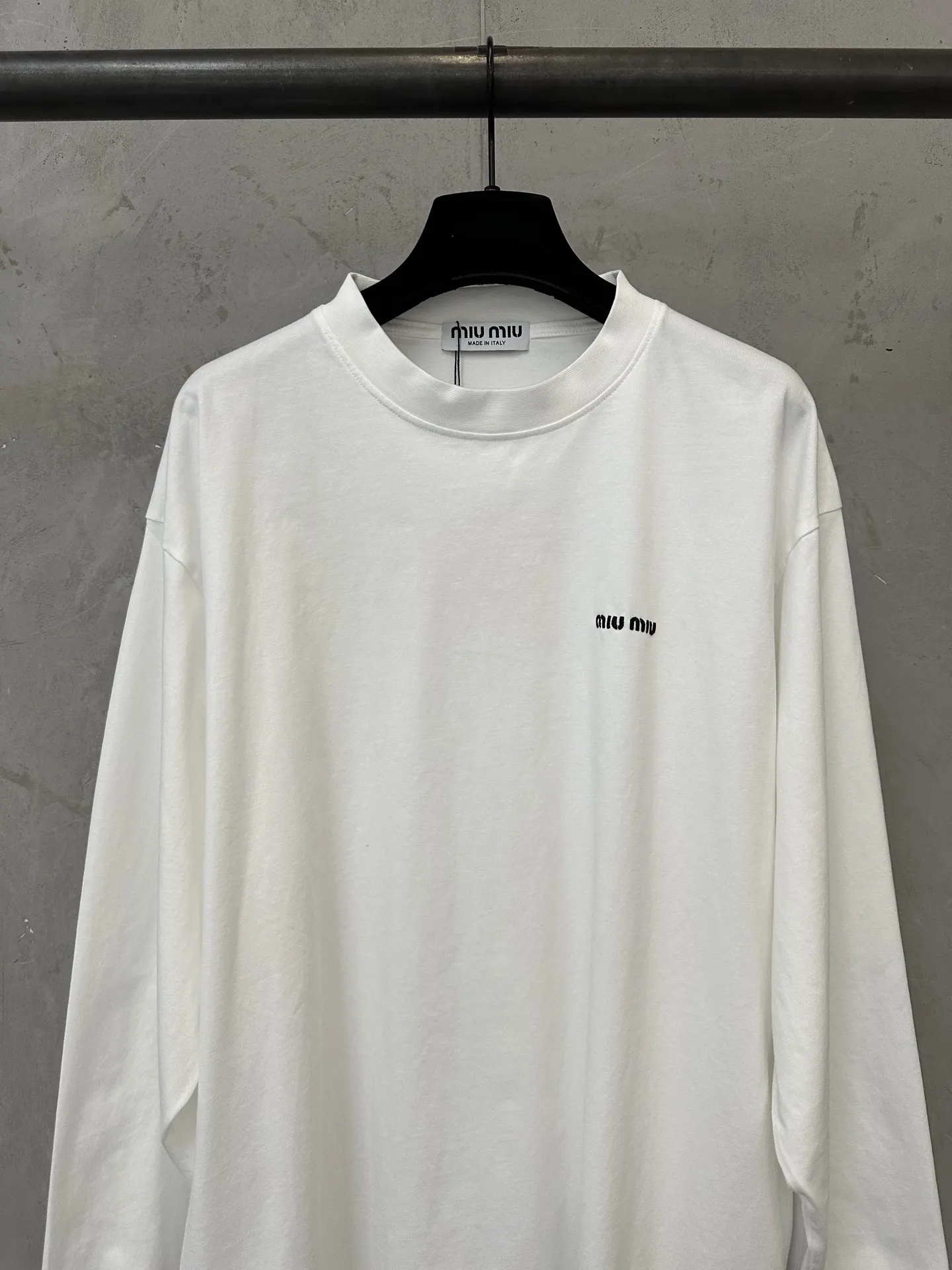 Logo-Embroidered Long-Sleeve T-Shirt D22020476 — view 3
