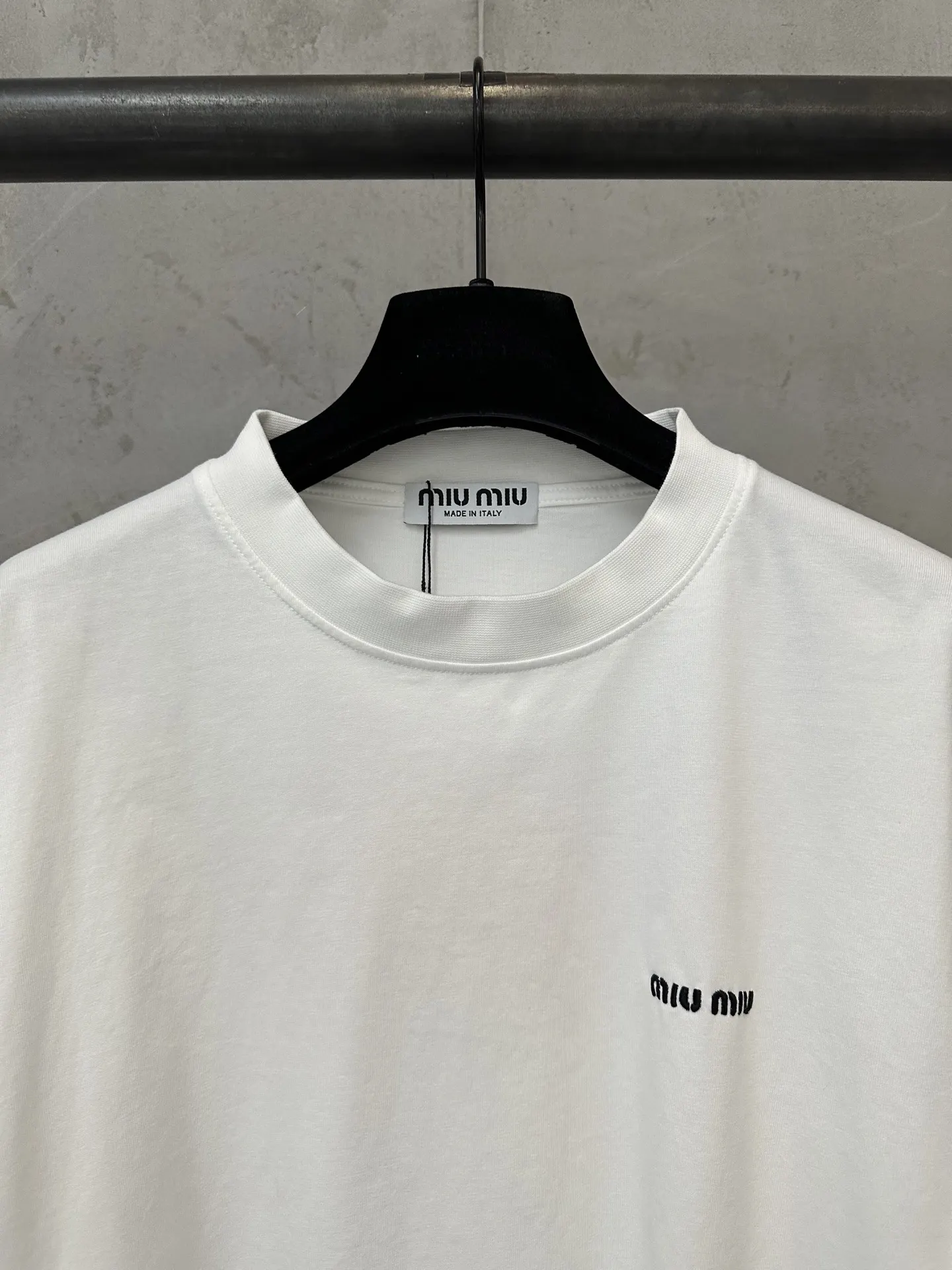 Logo-Embroidered Long-Sleeve T-Shirt D22020476 — view 5