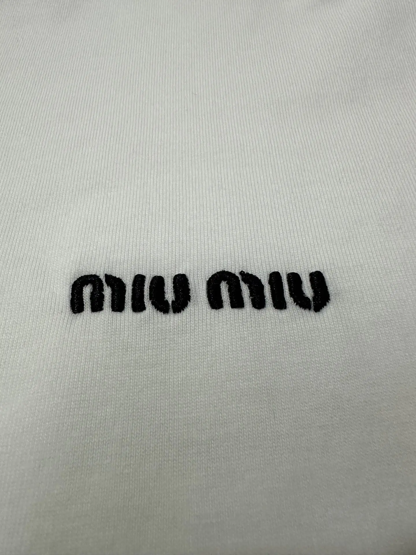 Logo-Embroidered Long-Sleeve T-Shirt D22020476 — view 7