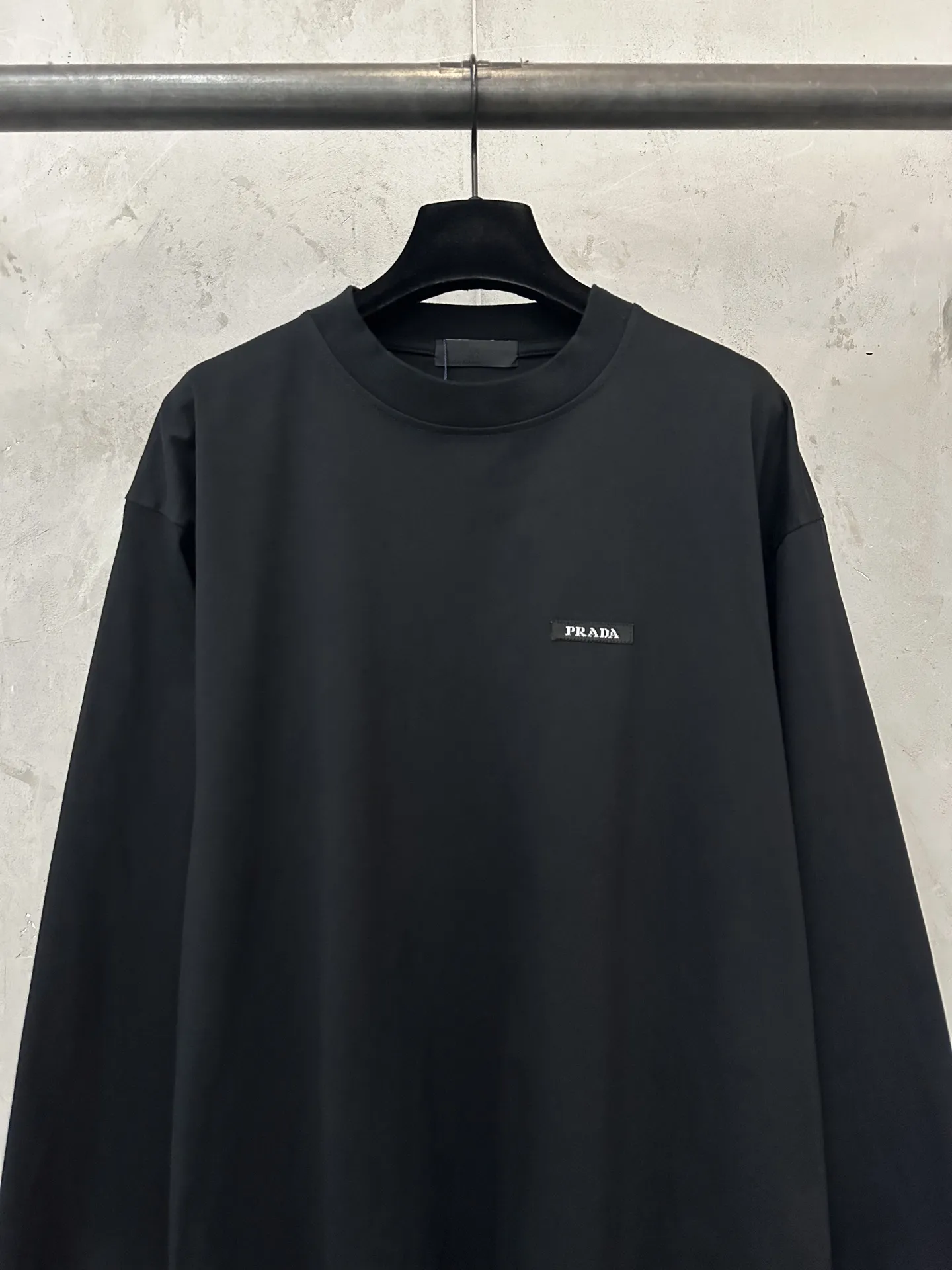 Logo-Patch Long-Sleeve Cotton T-Shirt D22022210 — view 3