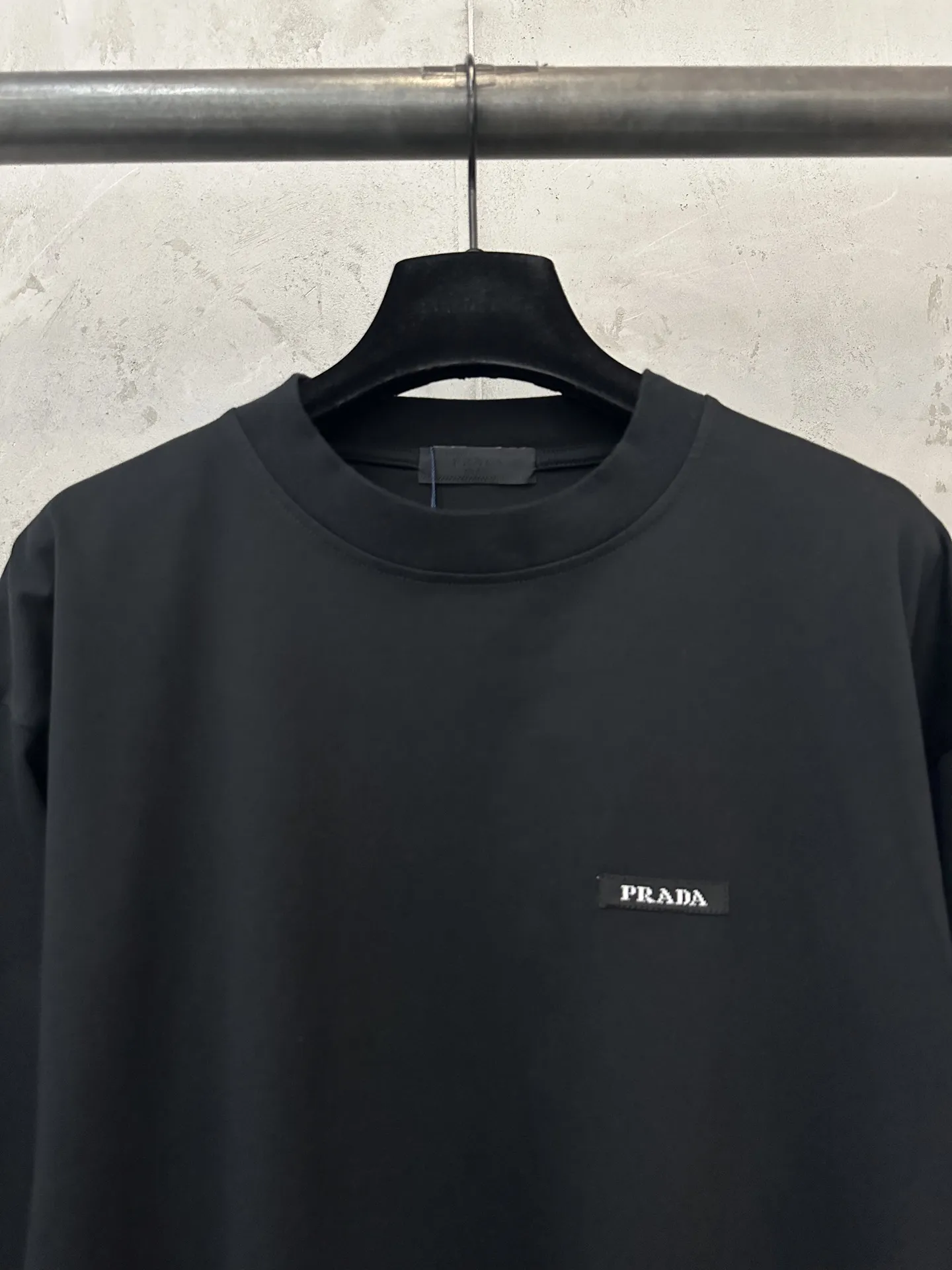 Logo-Patch Long-Sleeve Cotton T-Shirt D22022210 — view 5