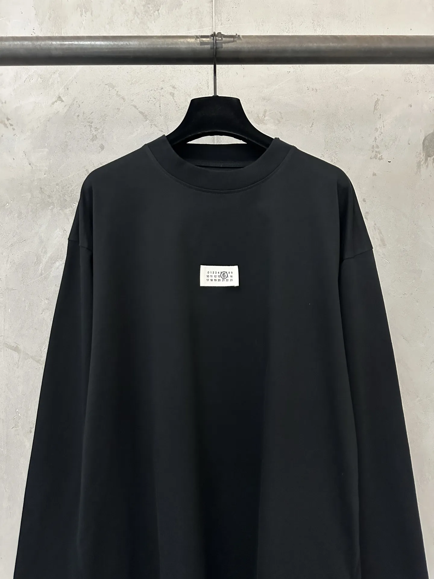 MM6 Maison Margiela Logo Label Long-Sleeve T-Shirt D22023078 — view 3