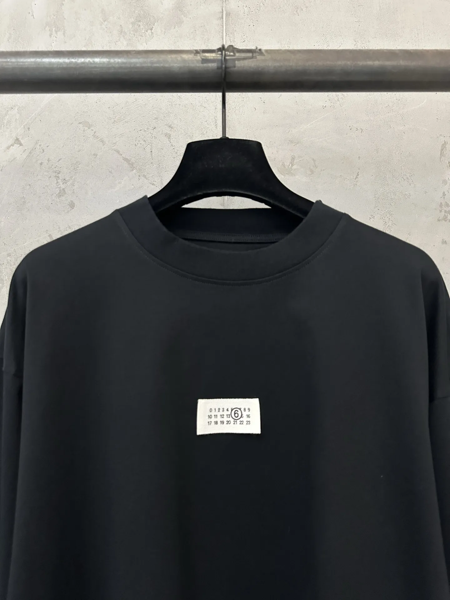 MM6 Maison Margiela Logo Label Long-Sleeve T-Shirt D22023078 — view 5