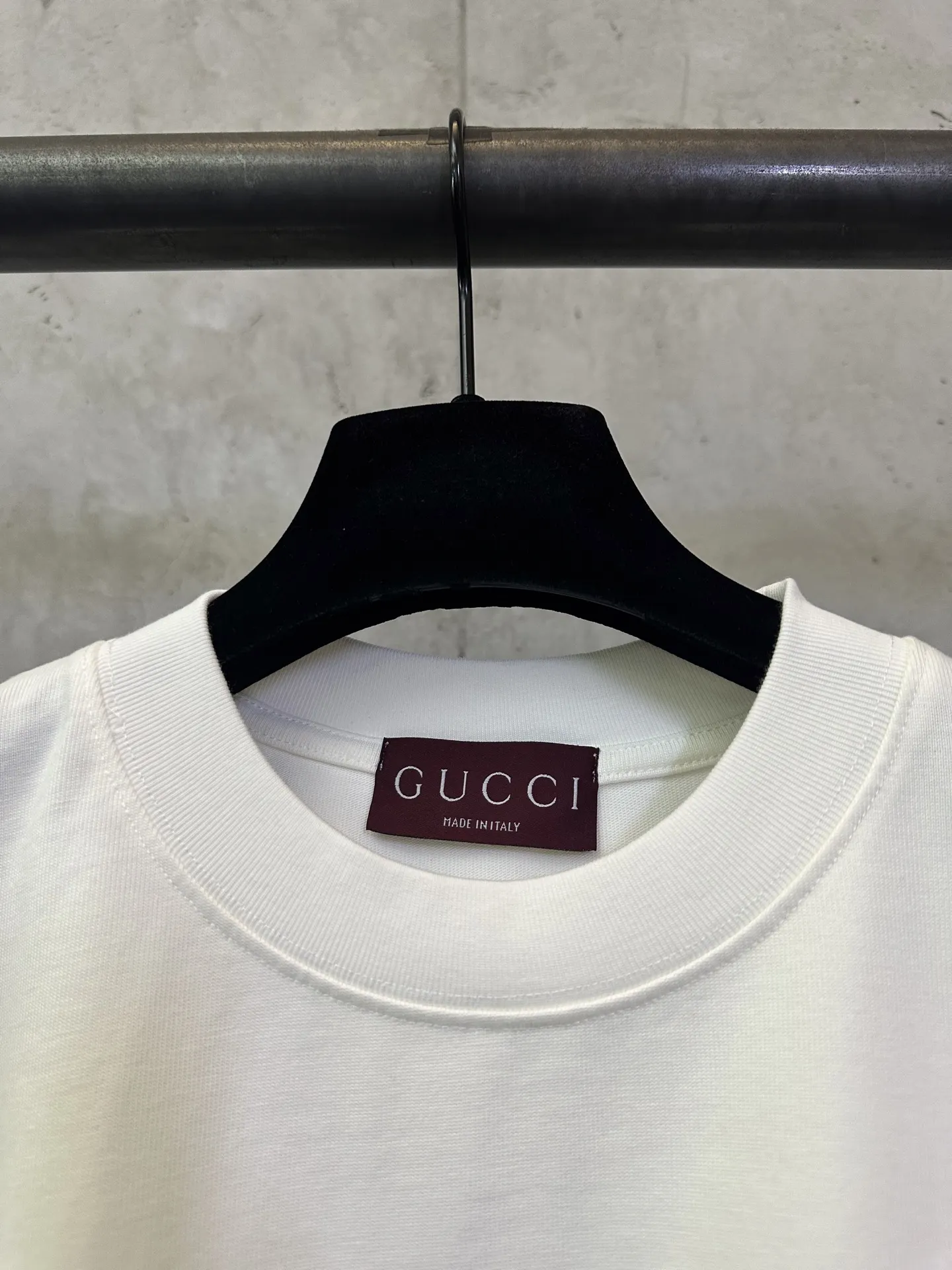 Gucci Firenze Logo Print Cotton T-Shirt D22012454 — view 7
