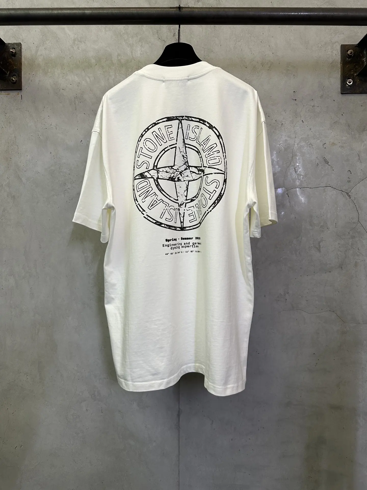 Stone Island Compass Logo Heavyweight Cotton T-Shirt D22012338 — view 2
