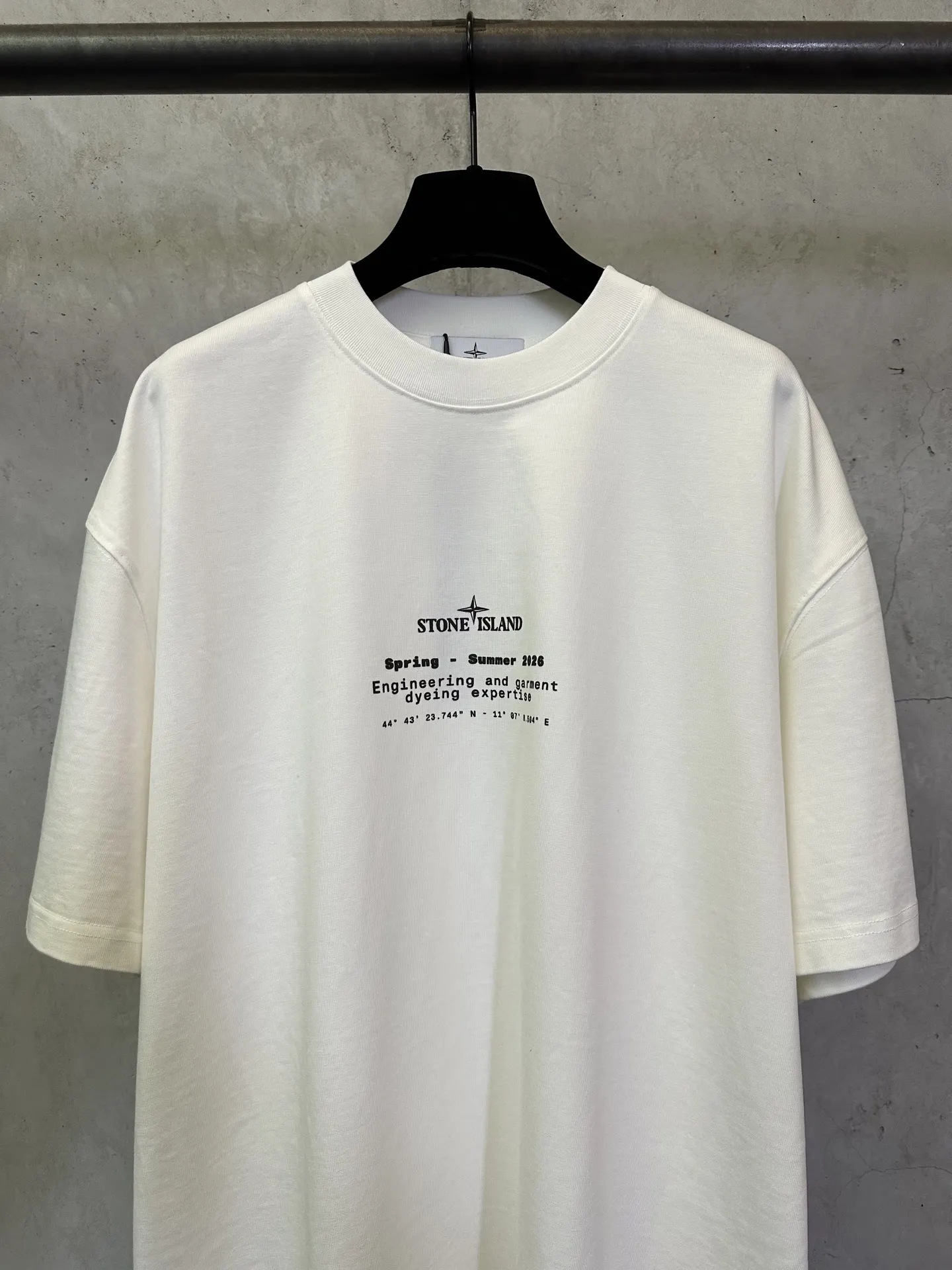 Stone Island Compass Logo Heavyweight Cotton T-Shirt D22012338 — view 3