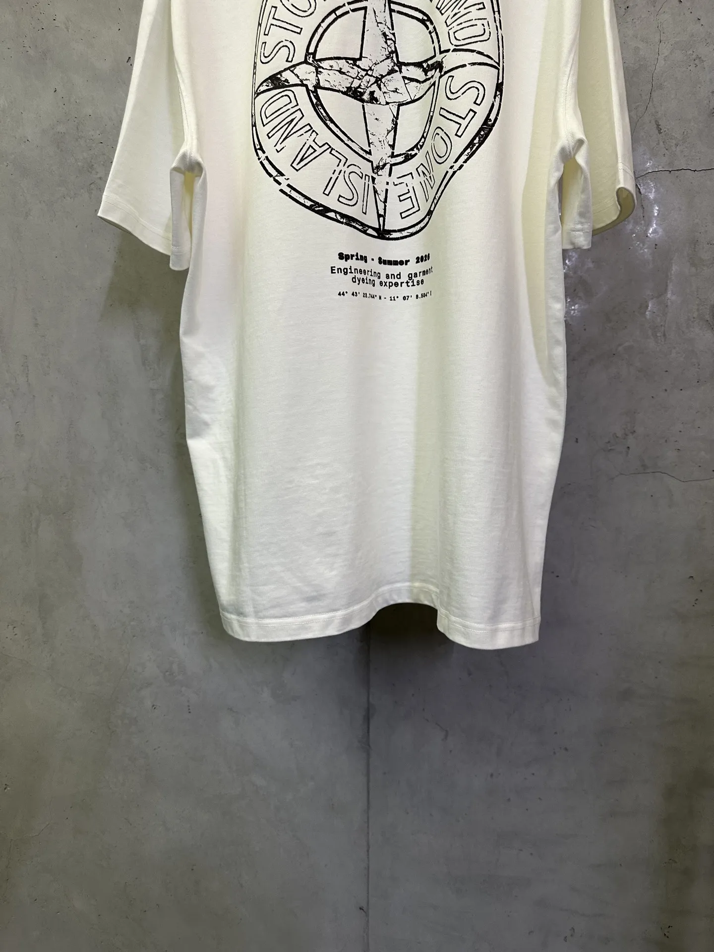 Stone Island Compass Logo Heavyweight Cotton T-Shirt D22012338 — view 6