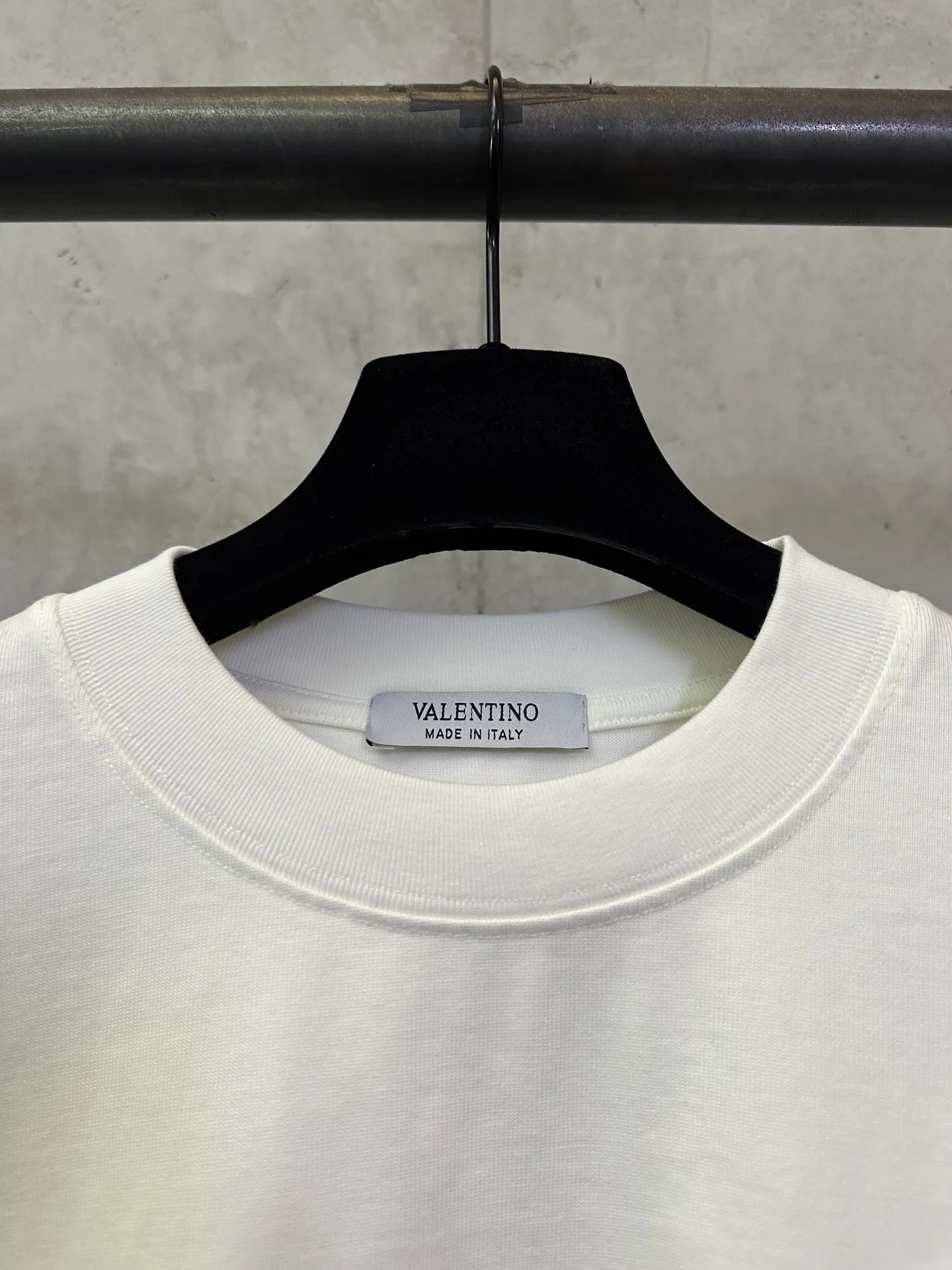 VLTN Logo Print Heavyweight Cotton T-Shirt D22012505 — view 7