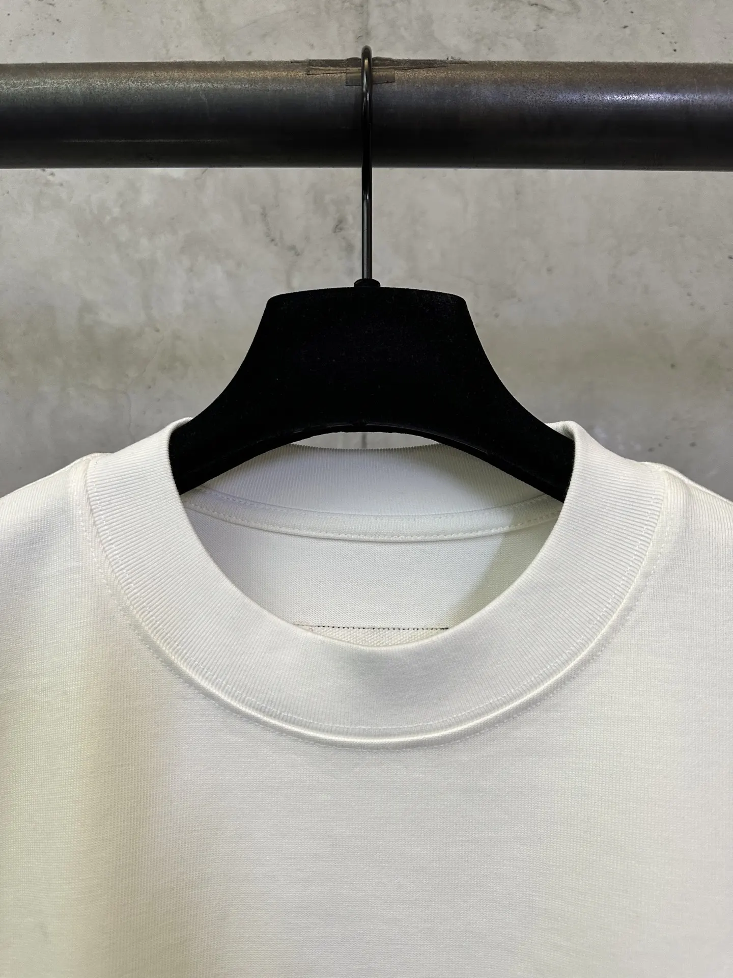 MM6 Logo Patch Heavyweight Cotton T-Shirt D22012386 — view 7