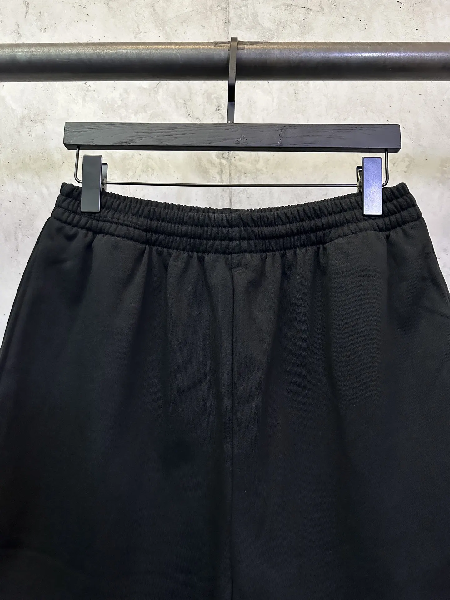Embroidered Cotton-Jersey Sweat Shorts D22512385 — view 3