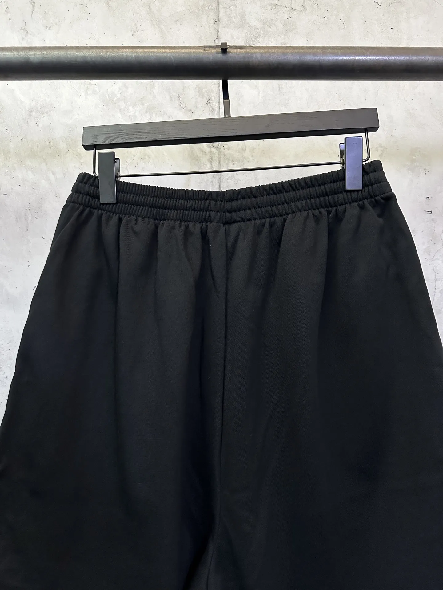 Embroidered Cotton-Jersey Sweat Shorts D22512385 — view 5