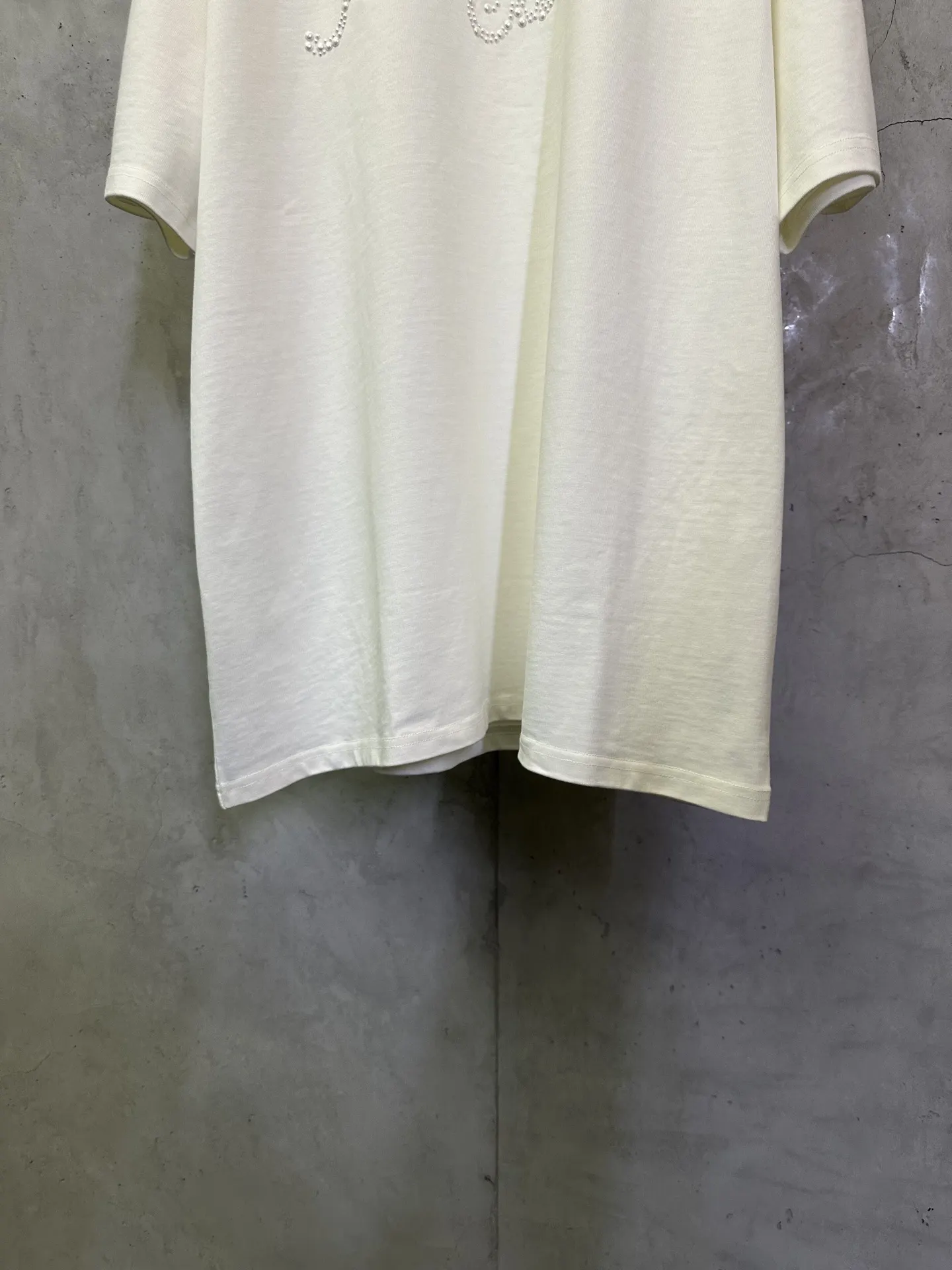 Pearl-Embellished Logo Heavyweight T-Shirt D22512374 — view 4
