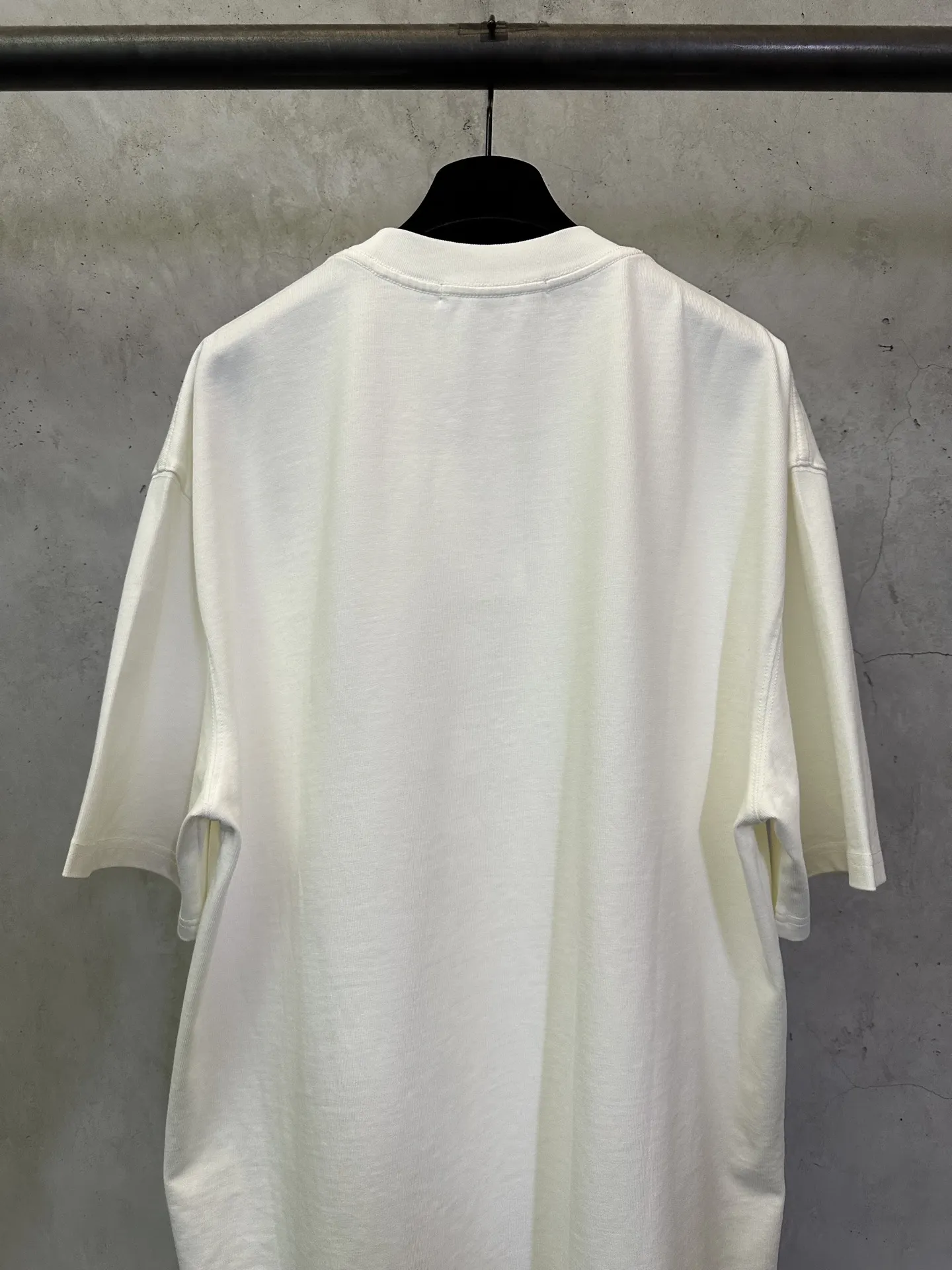 Pearl-Embellished Logo Heavyweight T-Shirt D22512374 — view 5