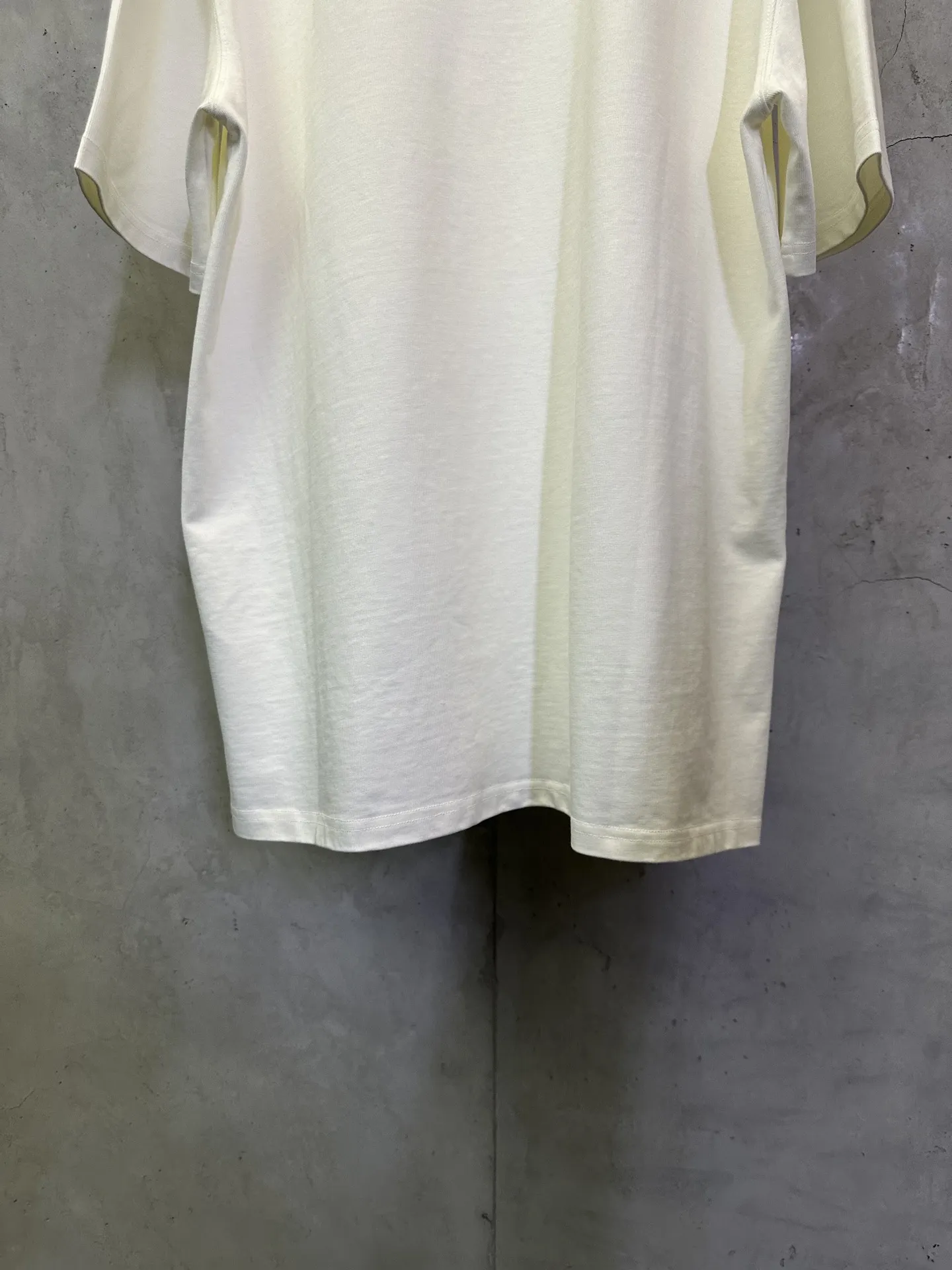 Pearl-Embellished Logo Heavyweight T-Shirt D22512374 — view 6
