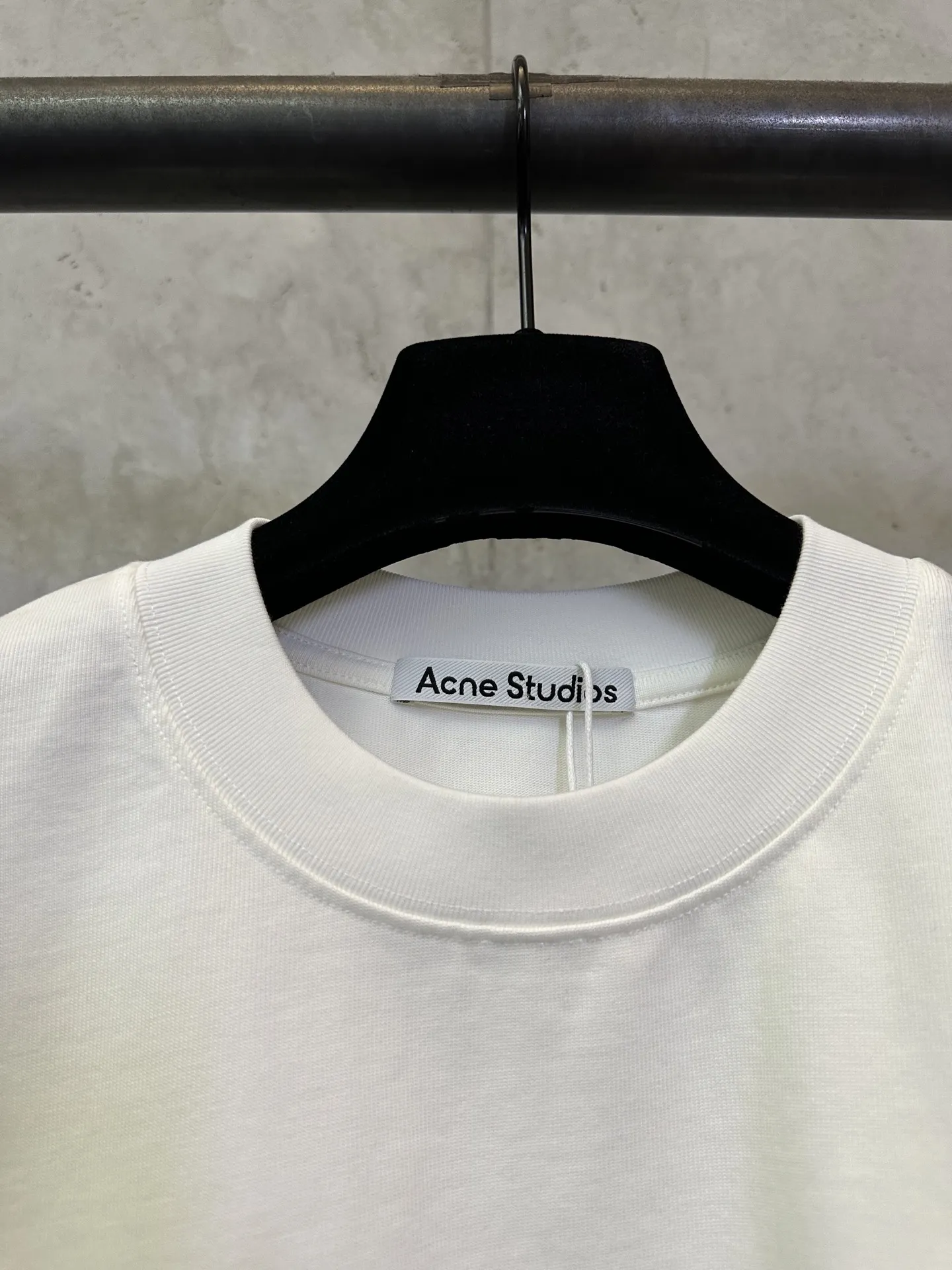 Pearl-Embellished Logo Heavyweight T-Shirt D22512374 — view 7