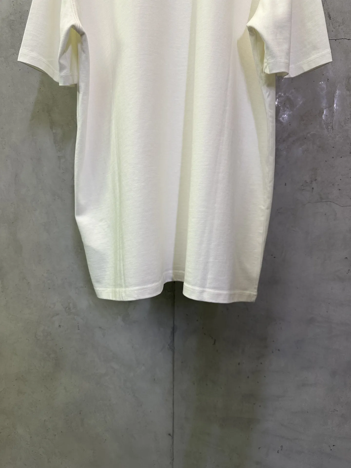 Logo Flocked Heavyweight Cotton T-Shirt D22512498 — view 4