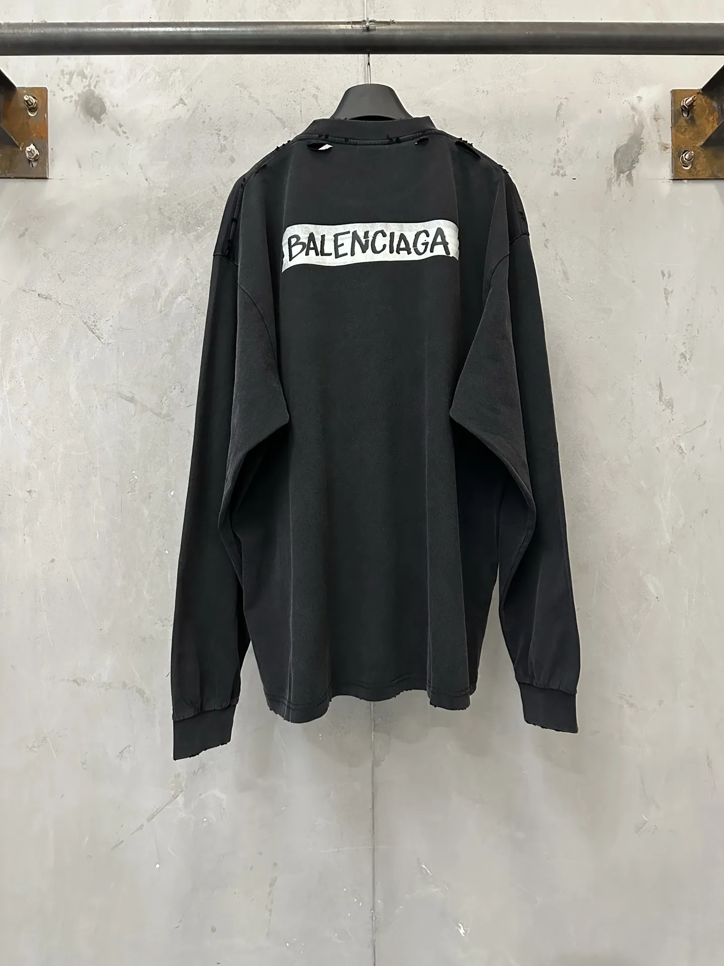 Tape Logo Embroidered Long-Sleeve T-Shirt D23020527 — view 2