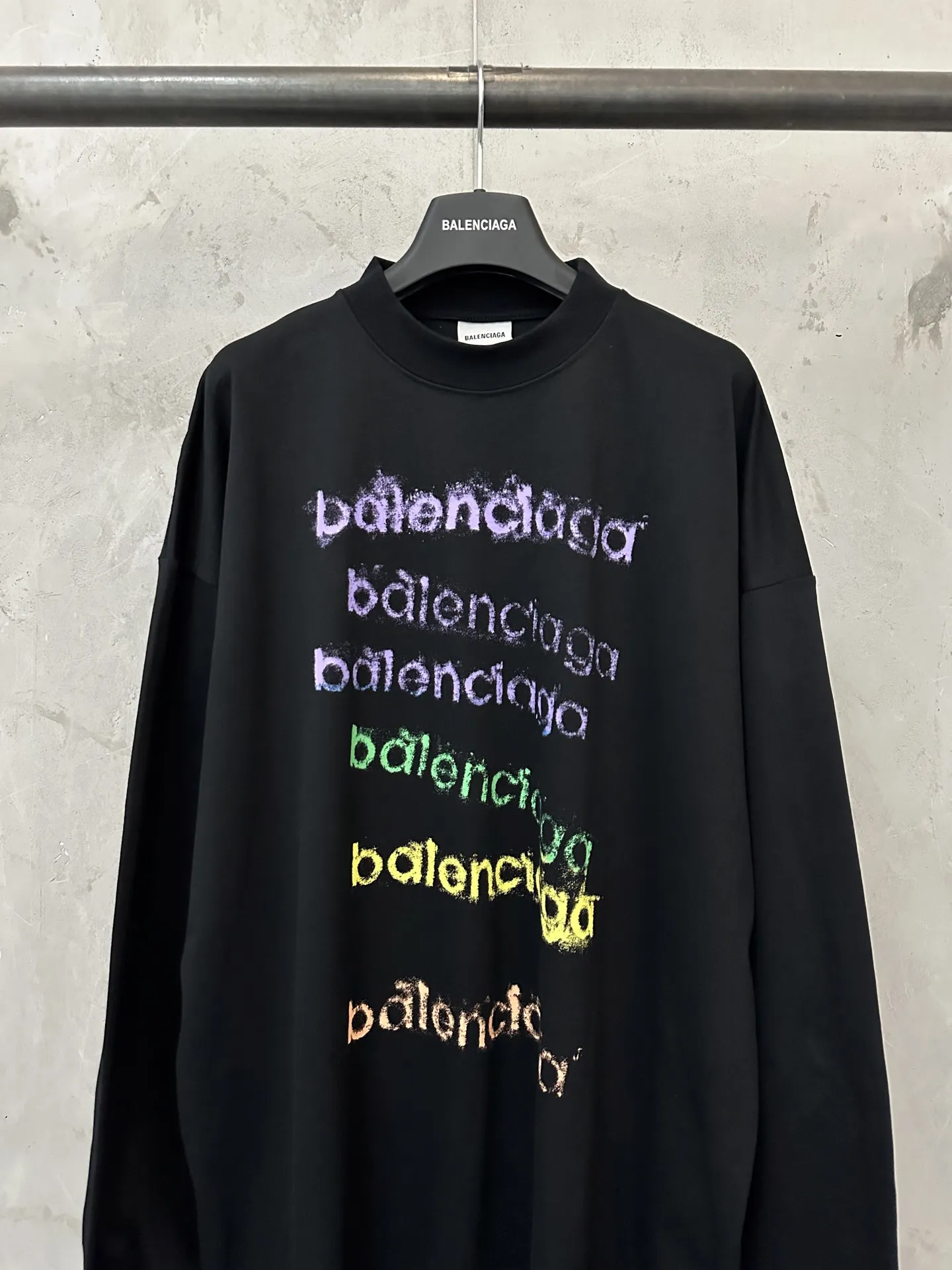 Rainbow Gradient Logo Long-Sleeve T-Shirt D23022203 — view 3