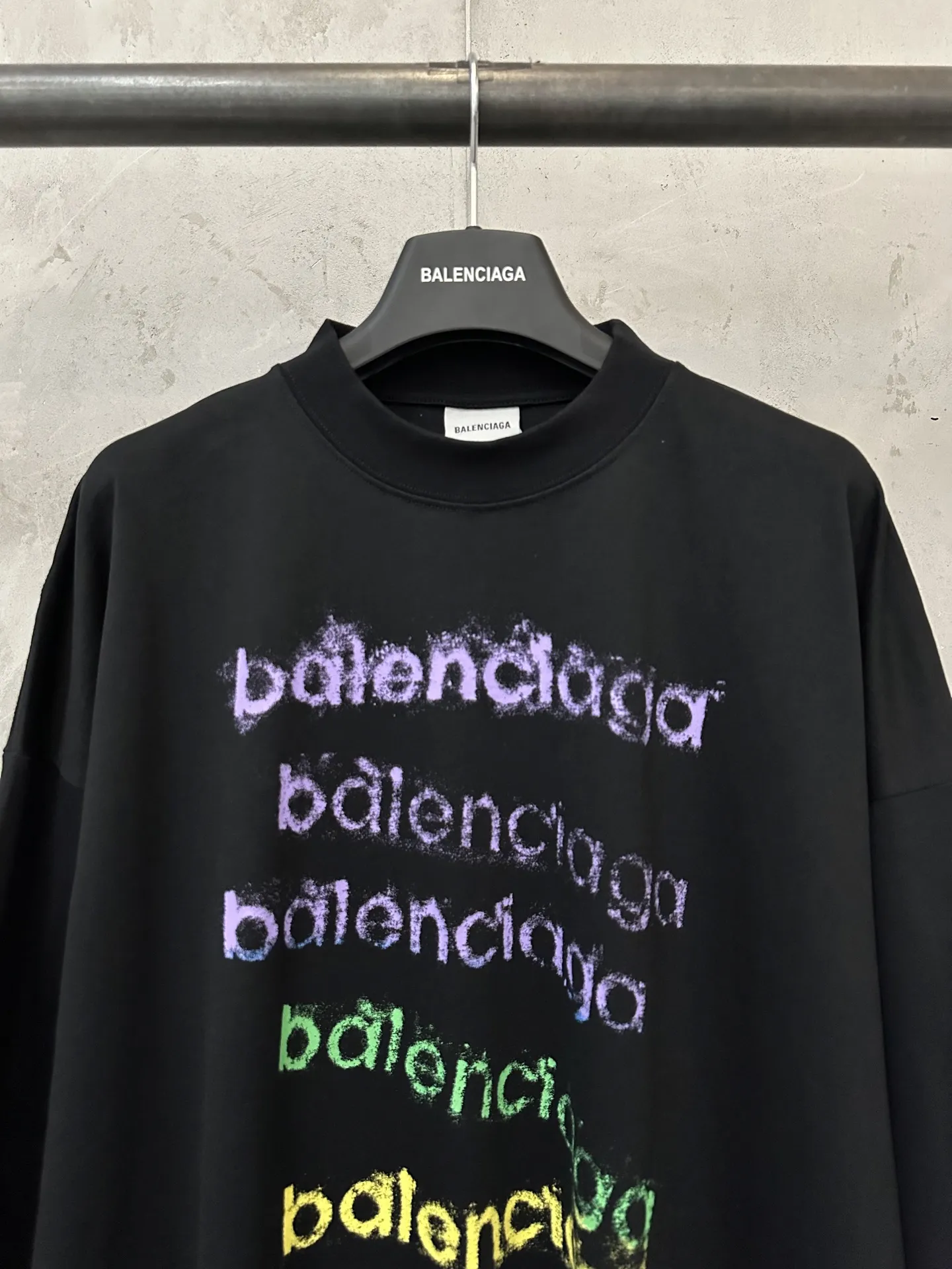 Rainbow Gradient Logo Long-Sleeve T-Shirt D23022203 — view 5
