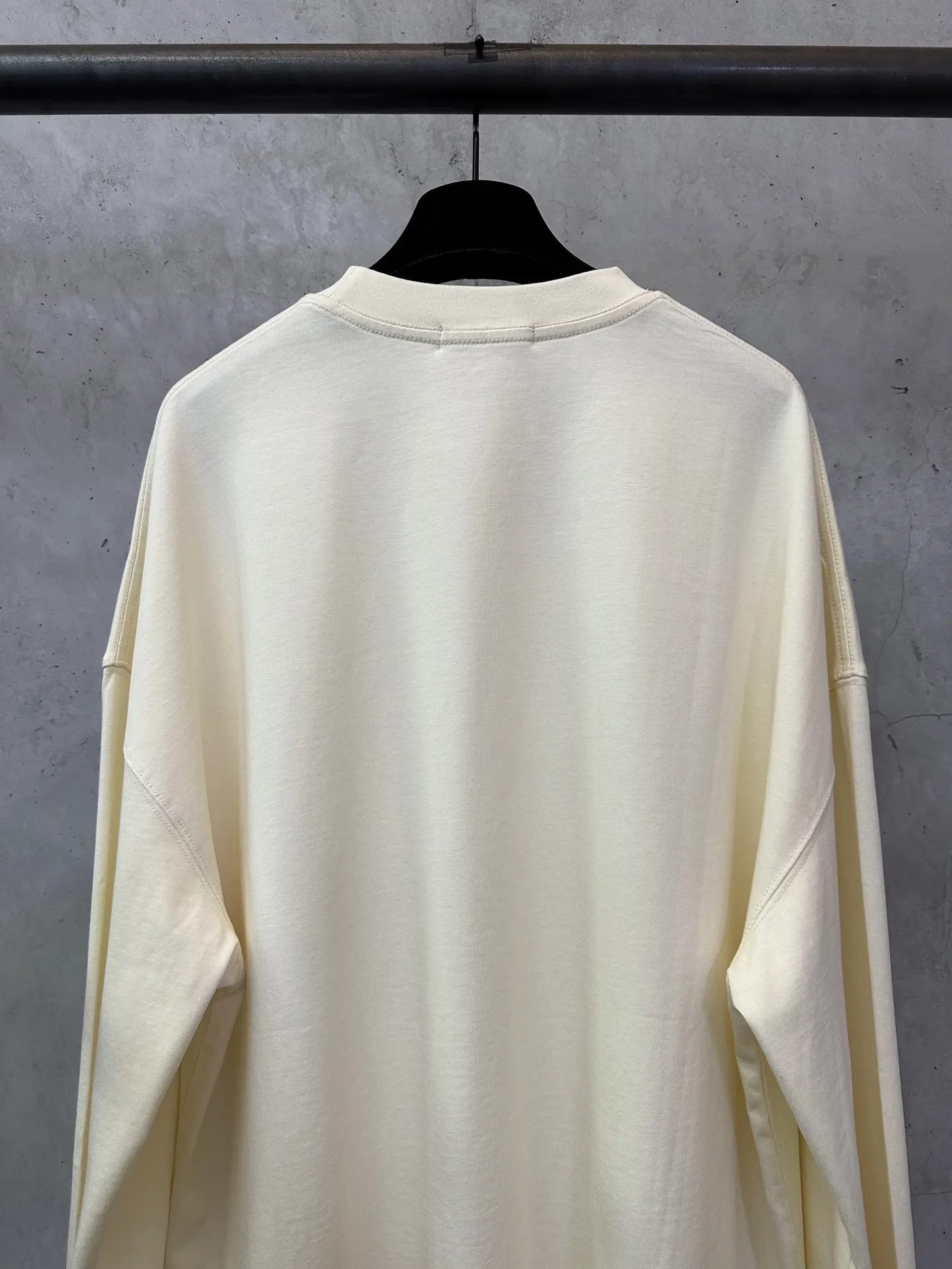 Logo Print Heavyweight Cotton Long-Sleeve T-Shirt D23020466 — view 5