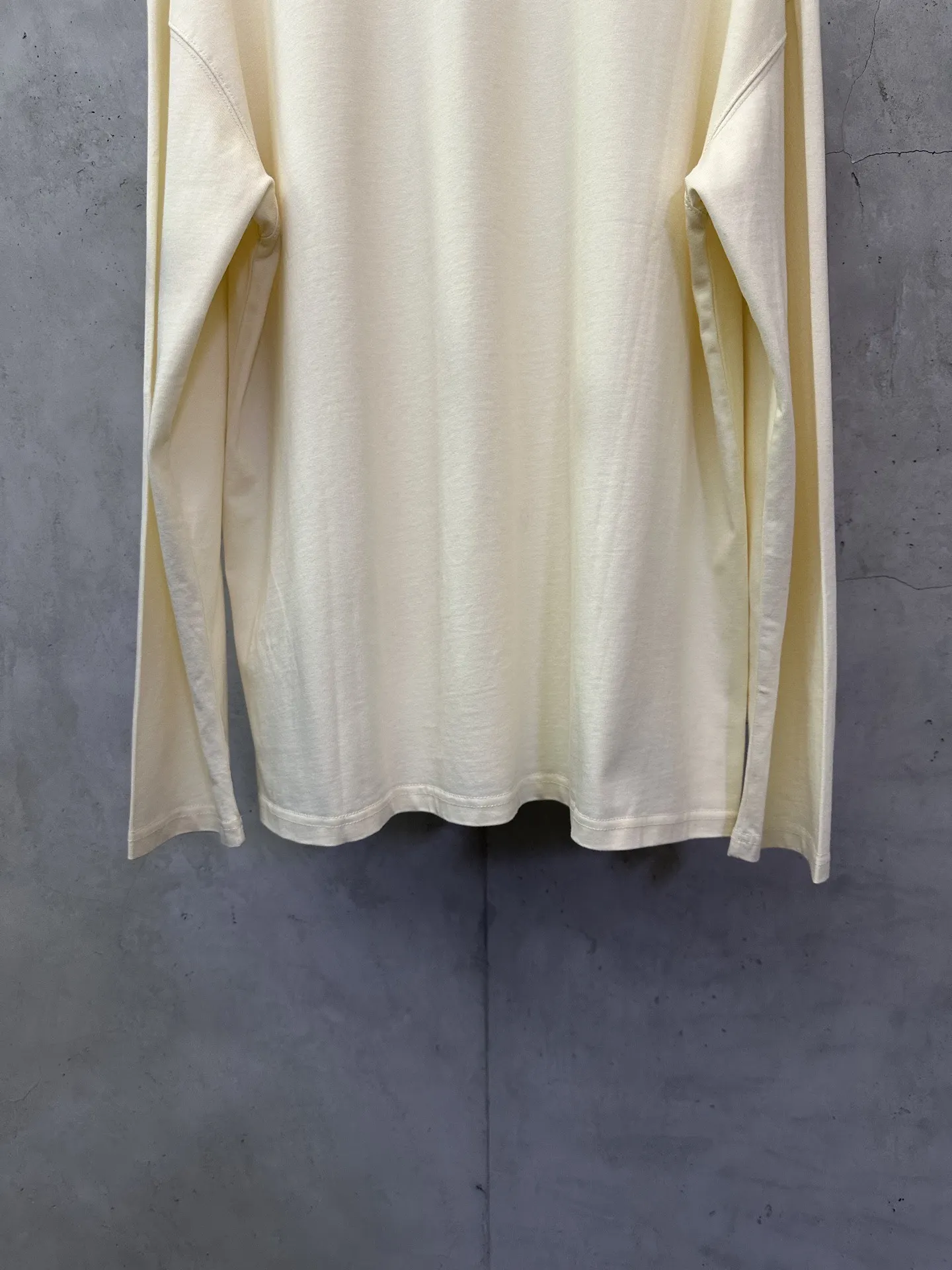 Logo Print Heavyweight Cotton Long-Sleeve T-Shirt D23020466 — view 6