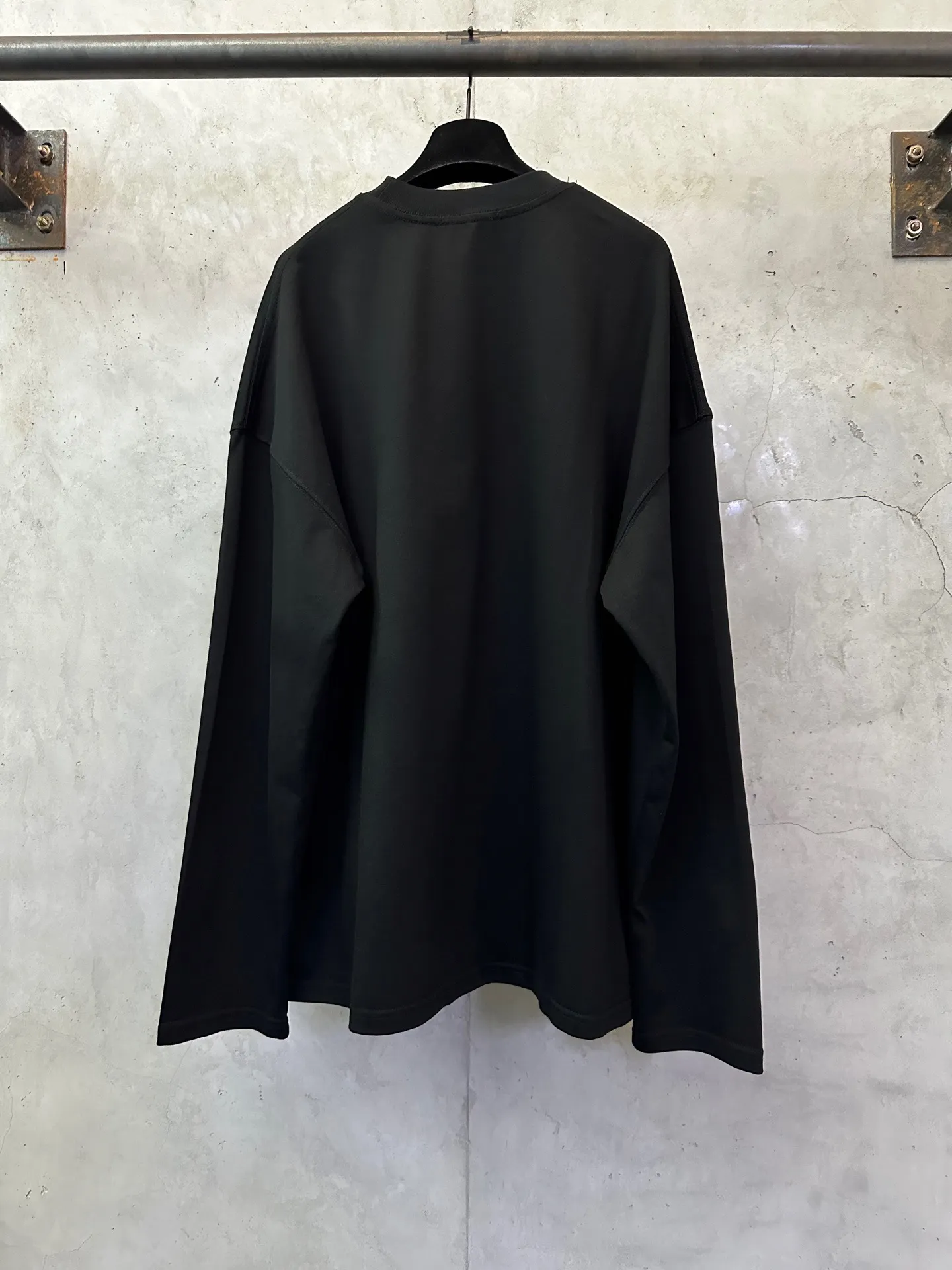 Logo-Print Heavyweight Cotton Long-Sleeve T-Shirt D23020465 — view 2